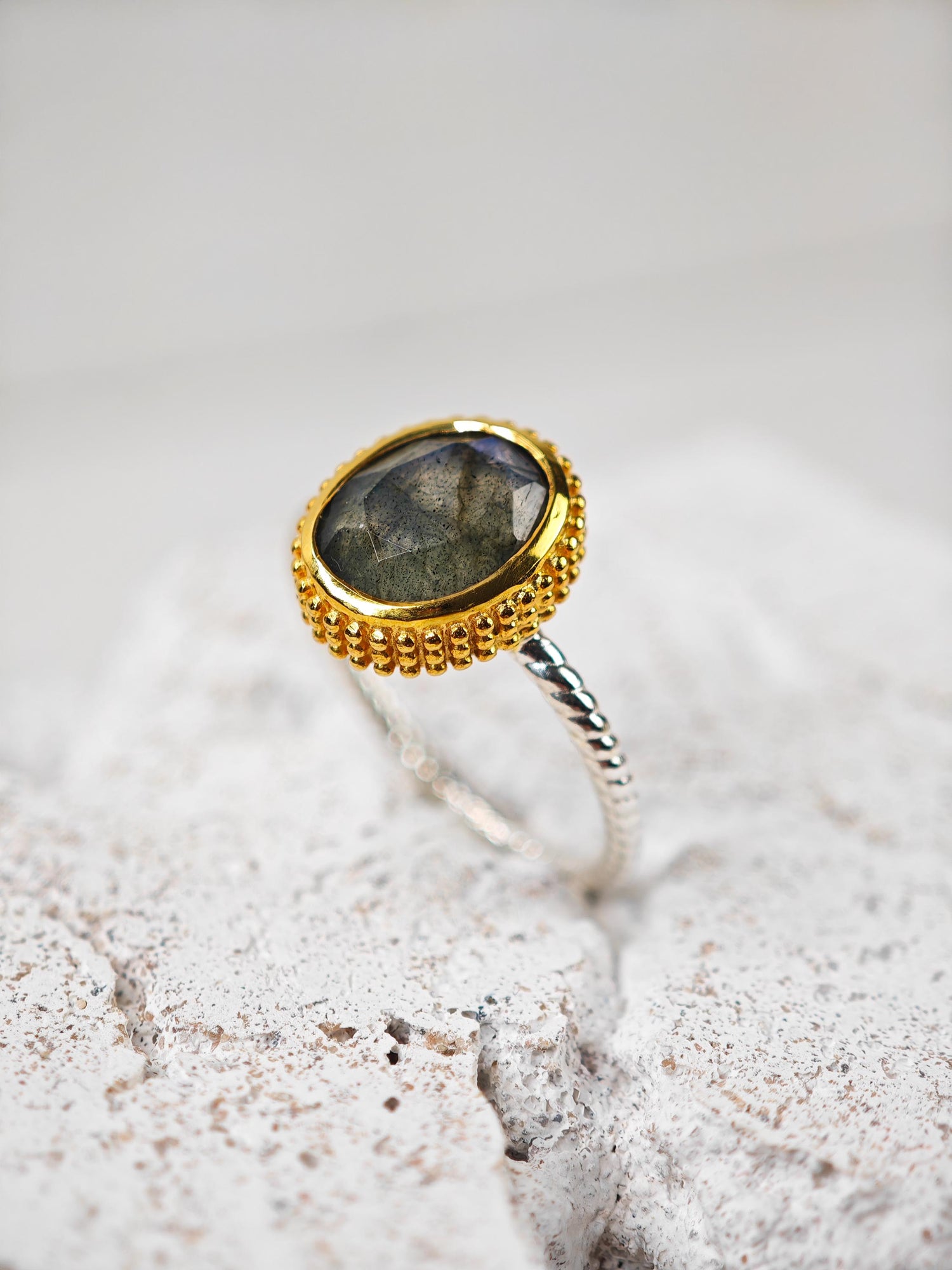 Labradorite ring made of 925 silver 18k gold plated, sterling silver ring bicolor gold plated with labradorite stone oval faceted