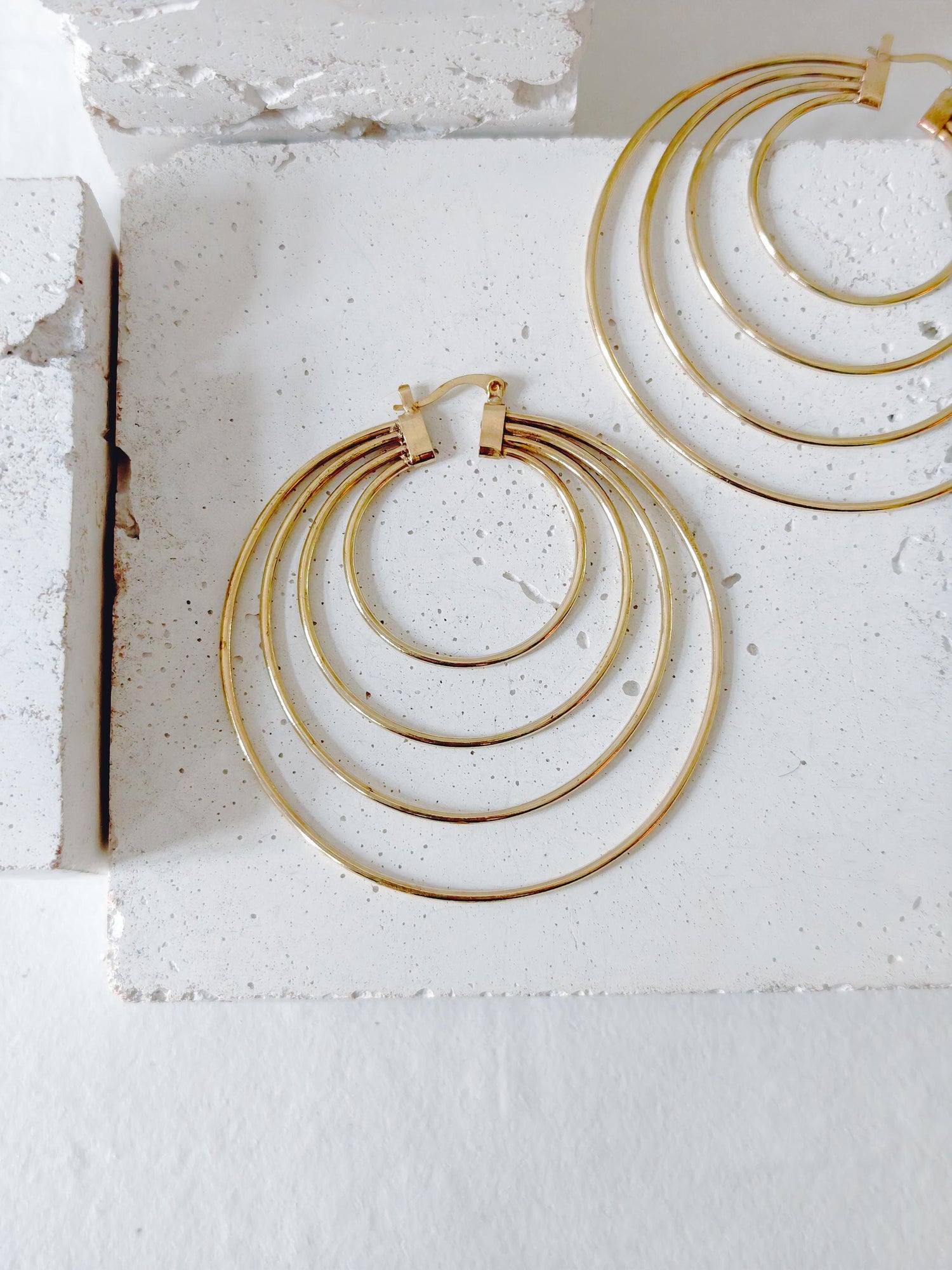 Grosse Messing Creolen | Tribal Ohrringe | Gold Ohrringe | Boho Ohrringe | 4 Reifen Creolen | Ethno Hoops | Festival Schmuck | cocosy.berlin