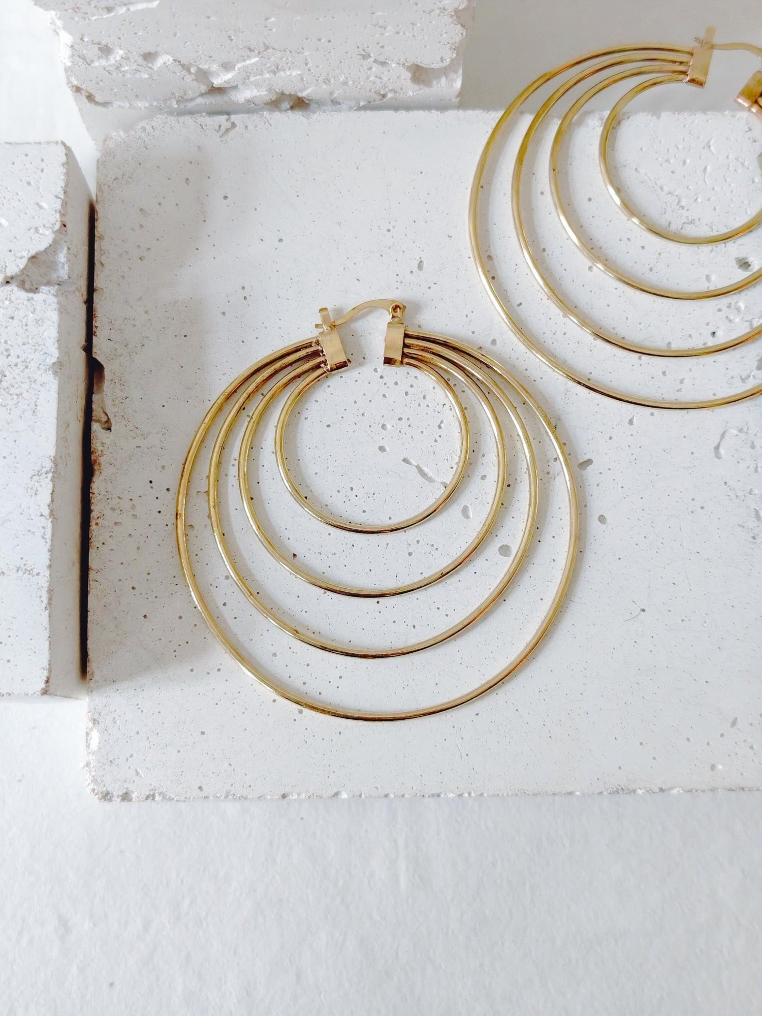 Grosse Messing Creolen | Tribal Ohrringe | Gold Ohrringe | Boho Ohrringe | 4 Reifen Creolen | Ethno Hoops | Festival Schmuck | cocosy.berlin - CocosyBerlin