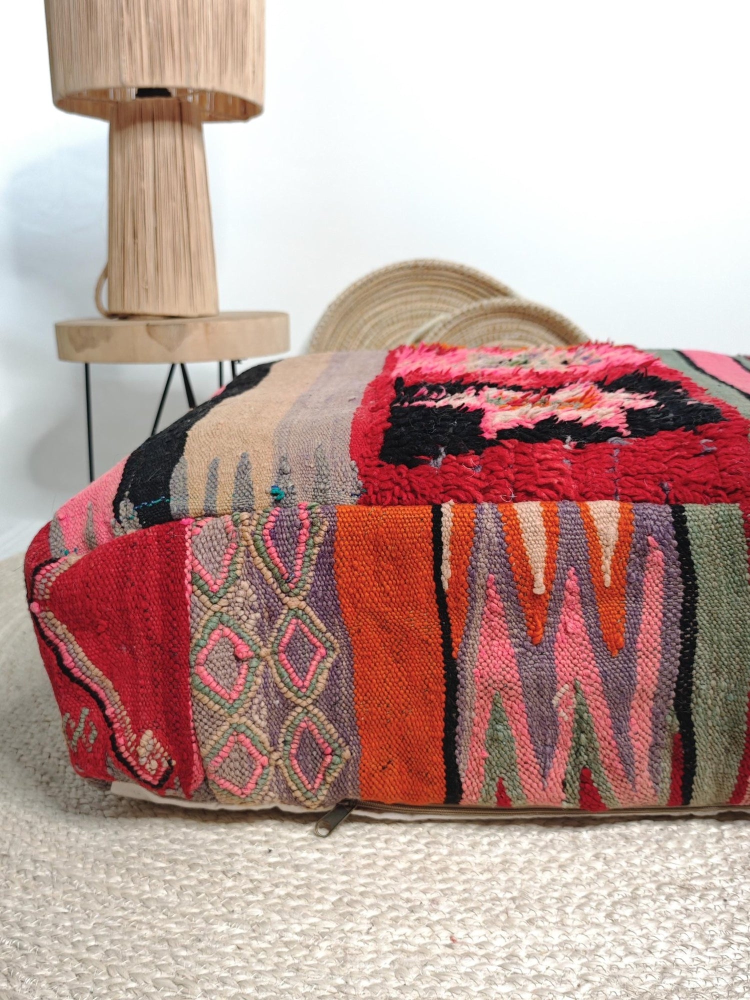 Marokkanischer Pouf, Bodenkissen Beni Ourain bunt mit geometrische Muster, Boho Sitzkissen aus Wolle, Handarbeit - CocosyBerlin
