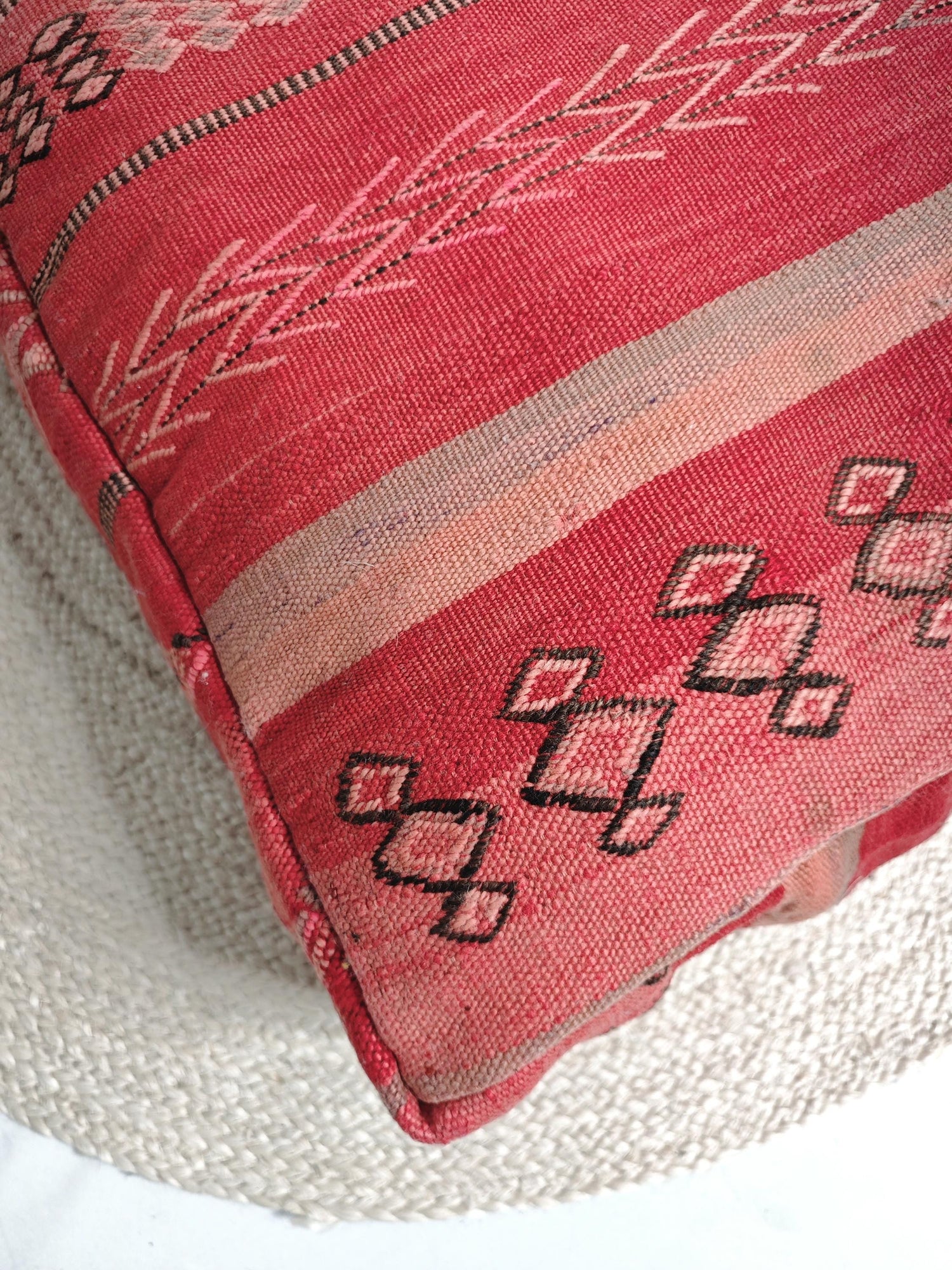 Moroccan pouf, Berber floor cushion pink and rose, wool seat cushion, vintage kilim floor cushion, boho seat cushion Marrakech