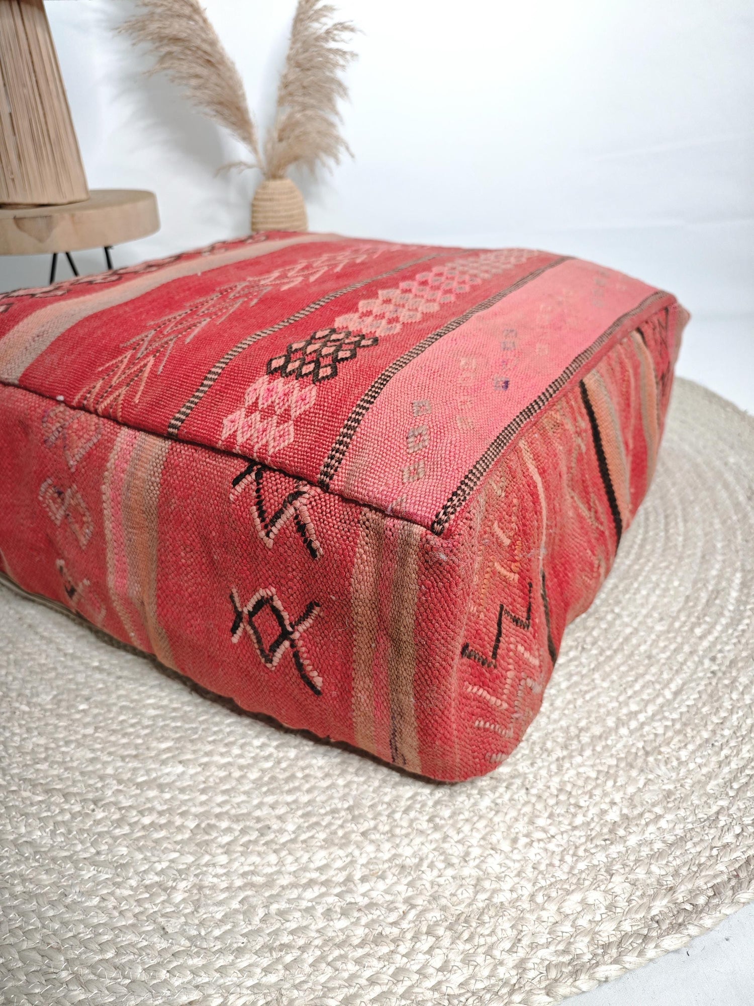 Moroccan pouf, Berber floor cushion pink and rose, wool seat cushion, vintage kilim floor cushion, boho seat cushion Marrakech