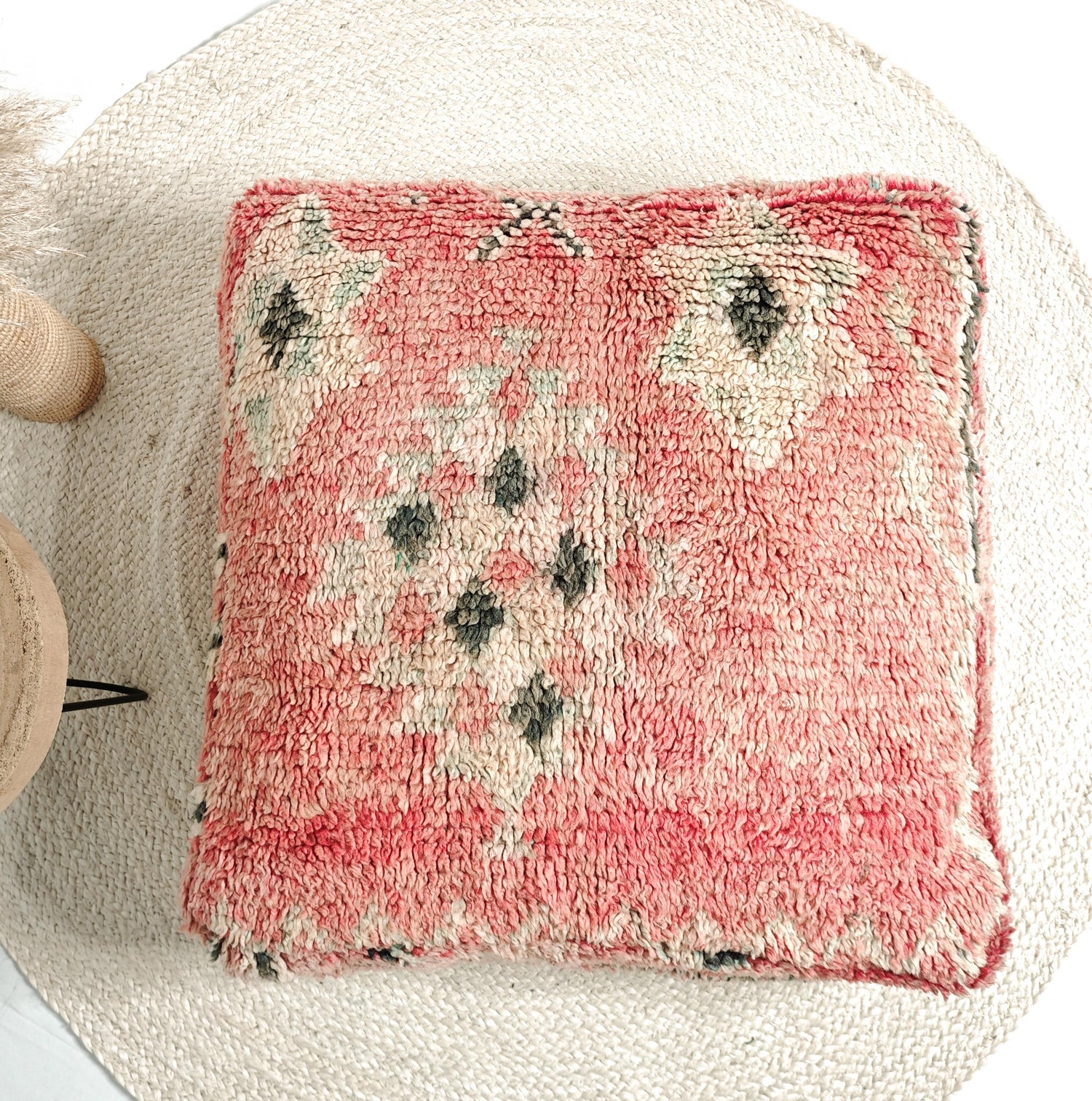 Moroccan Vintage Boujaad Pouf, Berber Floor Cushion, Geometric Pattern, Boho Seat Cushion Made of Pink Wool, Beni Ourain, Handmade