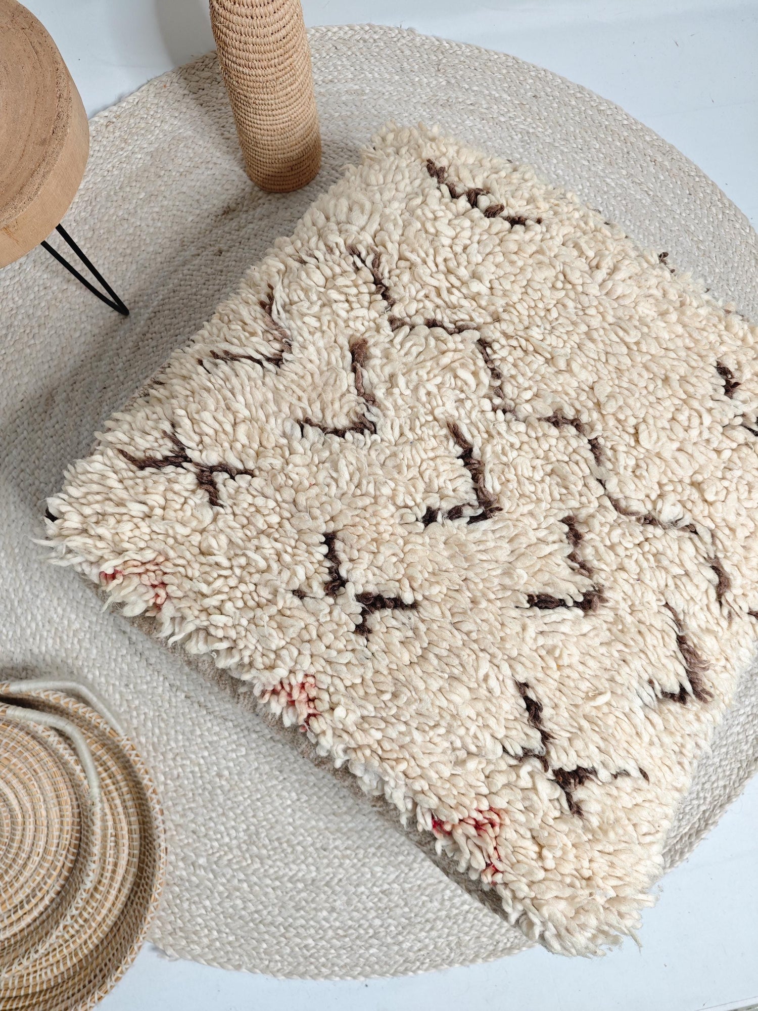 Moroccan vintage pouf, Berber floor cushion, seat cushion made of 100% wool, vintage floor cushion with Berber pattern