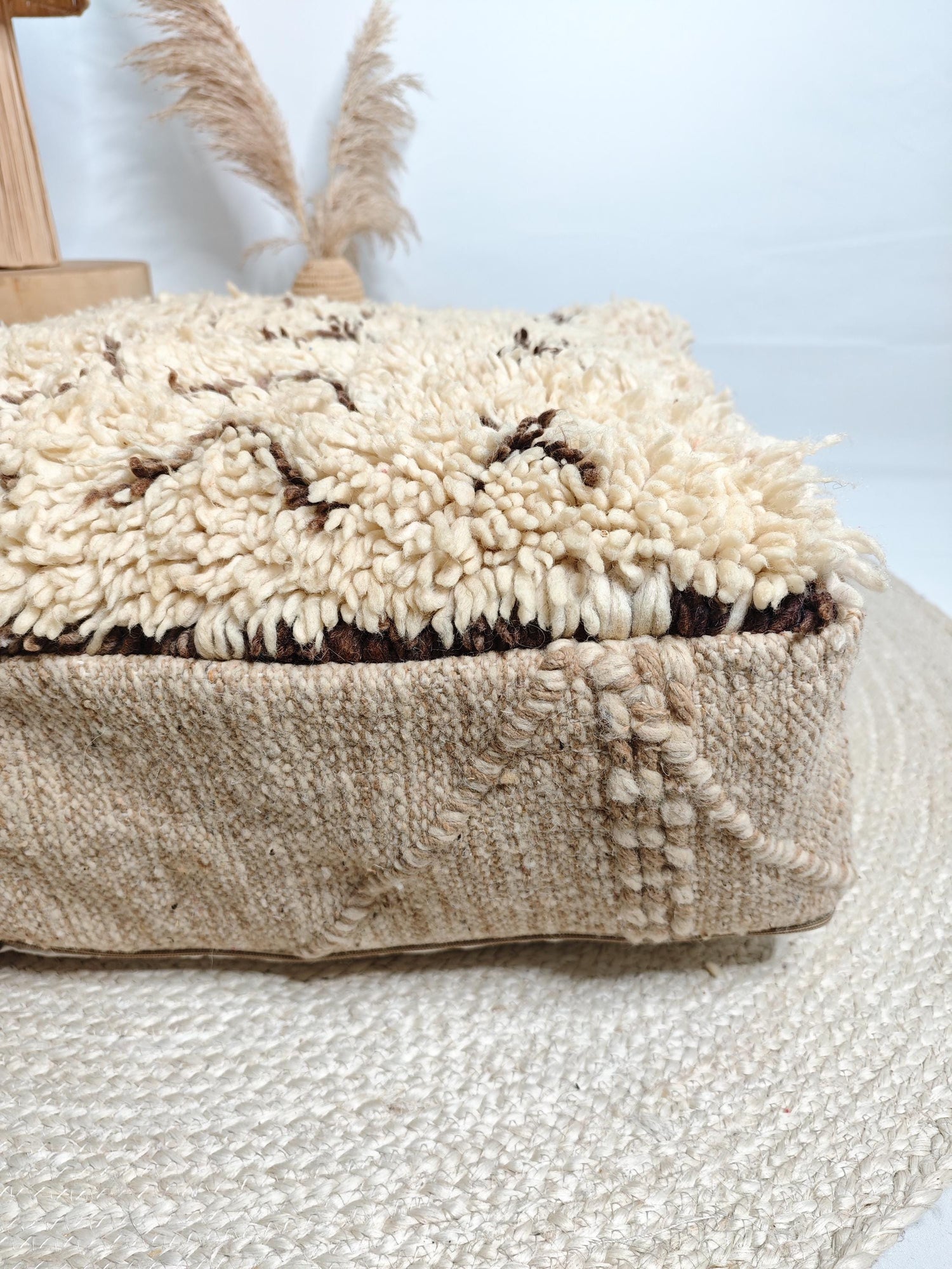 Moroccan vintage pouf, Berber floor cushion, seat cushion made of 100% wool, vintage floor cushion with Berber pattern