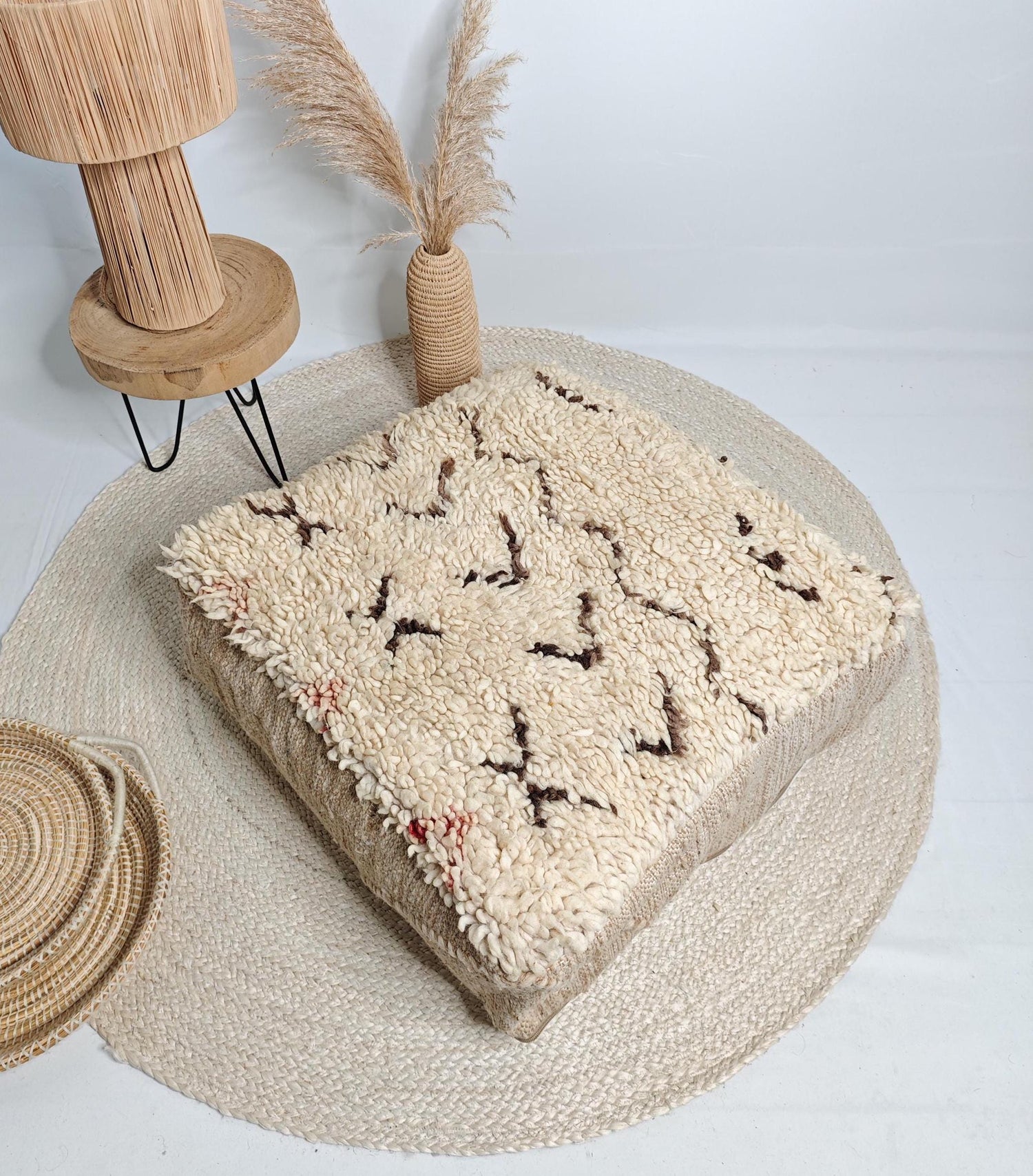 Moroccan vintage pouf, Berber floor cushion, seat cushion made of 100% wool, vintage floor cushion with Berber pattern