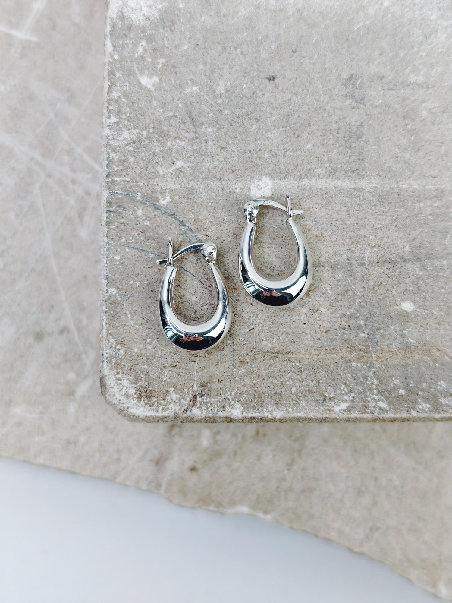 Breite kleine ovale 925 Silber Creolen 20 mm, Mini Sterlingsilber Creolen, Ohrringe aus 925 Silber - CocosyBerlin