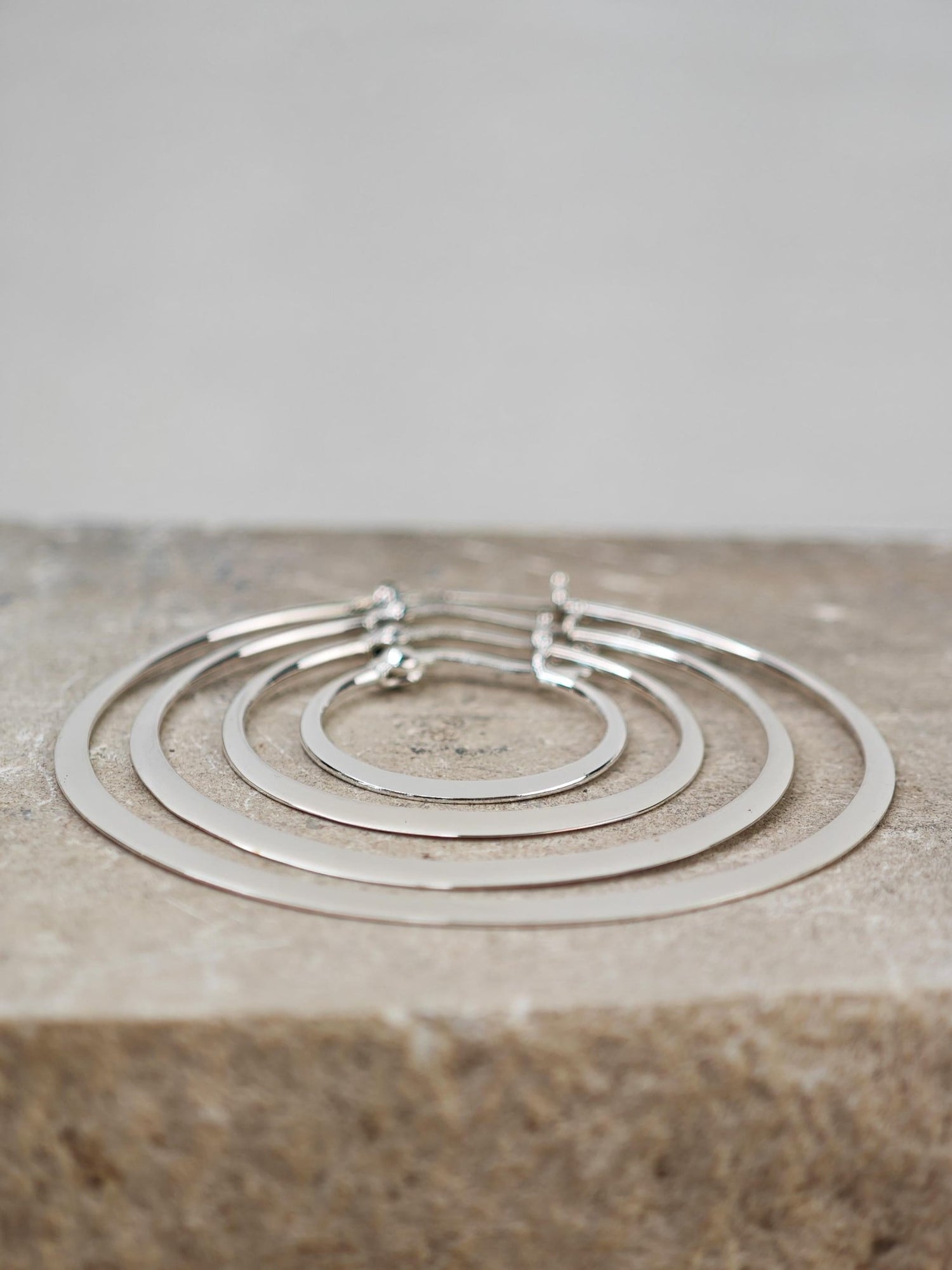 Flache 925 Silber Runde Creolen, Dünne Minimalistische Ohrringe, Sterlingsilber Creolen 20, 30, 40, 50 mm - CocosyBerlin