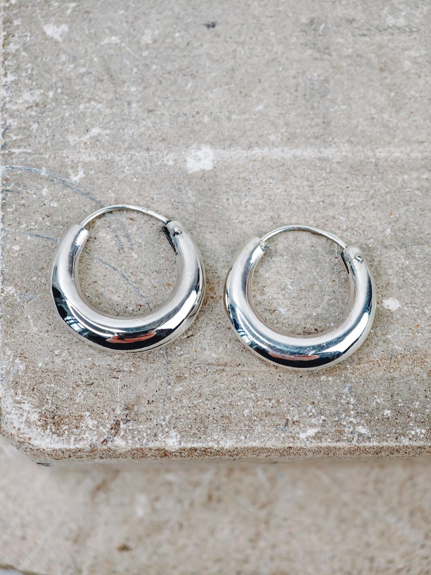 Halbmond Creolen aus 925 Silber, Chunky Sterling Silber Creolen 20 mm, Minimalistische breite Creolen - CocosyBerlin