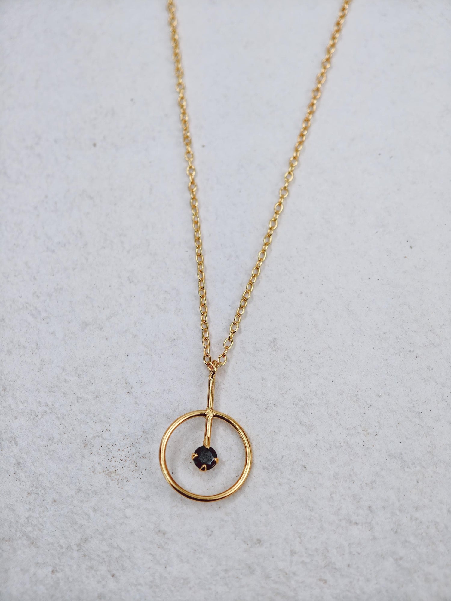 Gold-plated 925 silver chain with circle pendant, necklace pendant 14K gold-plated, circle pendant with black onyx stone