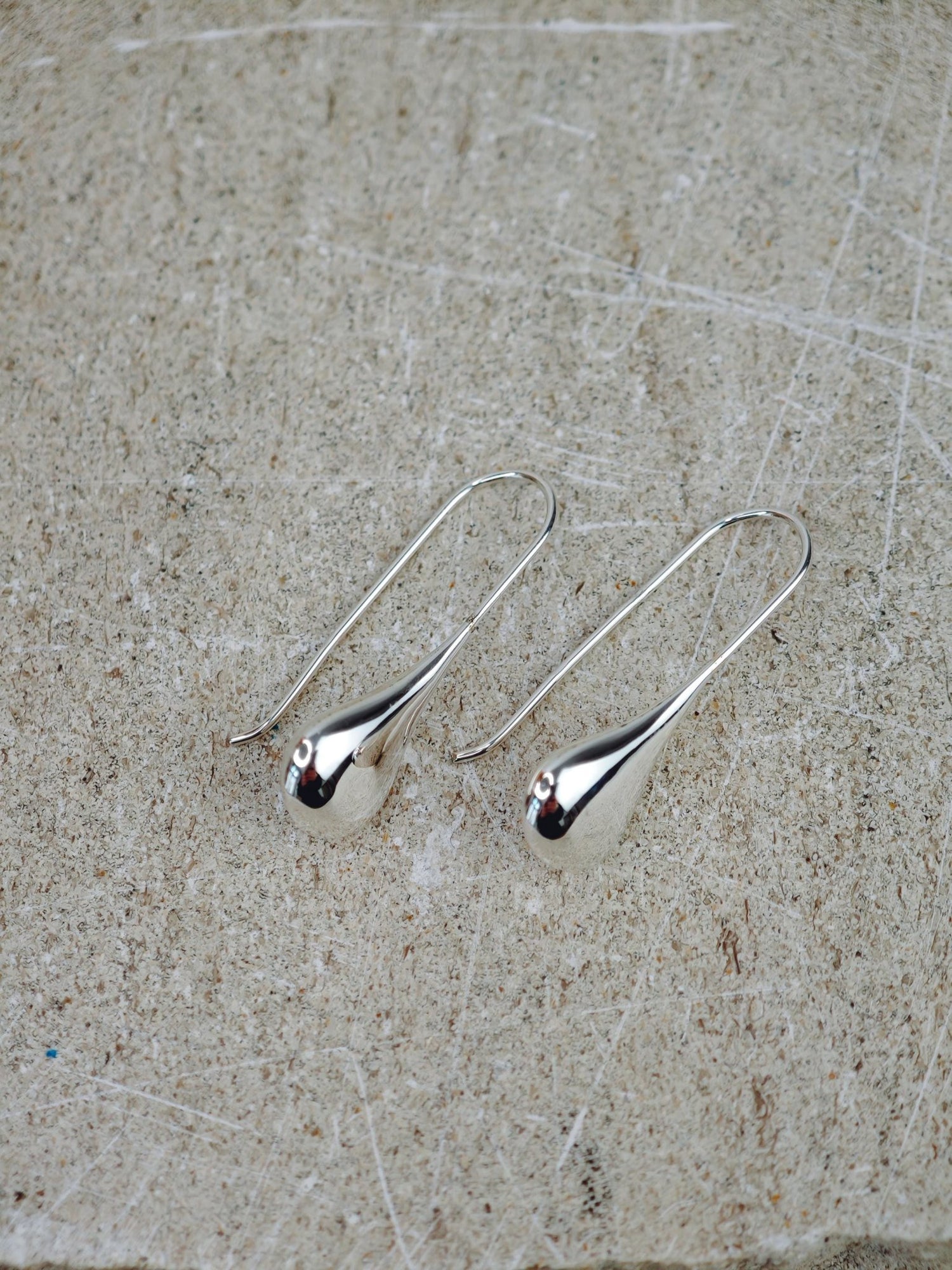 Tropfen Ohrhänger aus Silber 925, kleine Hängende Ohrringe, tropfenförmig Träne Minimalistisch Hängeohrringe aus Sterling Silber Drop - CocosyBerlin