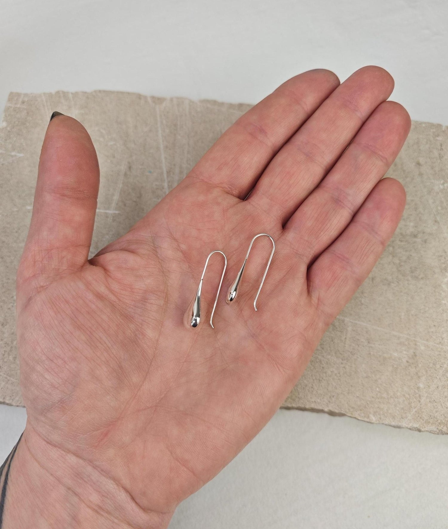 Tropfen Ohrhänger aus Silber 925, kleine Hängende Ohrringe, tropfenförmig Träne Minimalistisch Hängeohrringe aus Sterling Silber Drop - CocosyBerlin