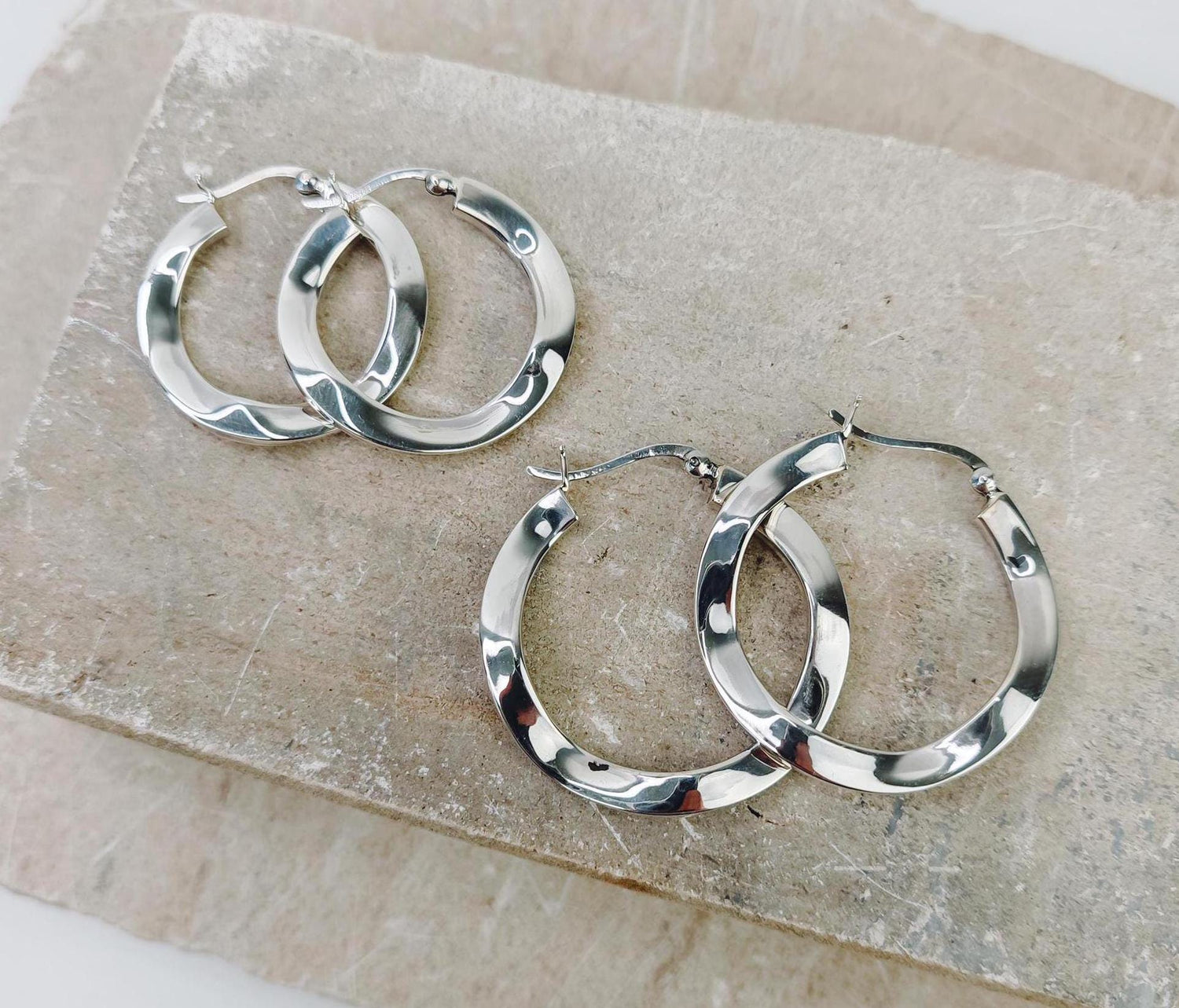 Sterling Silber gewellte Creolen, Silber Creolen 30 mm, Wellen Creolen 35 mm, Minimalistische Creolen 925 Silber - CocosyBerlin