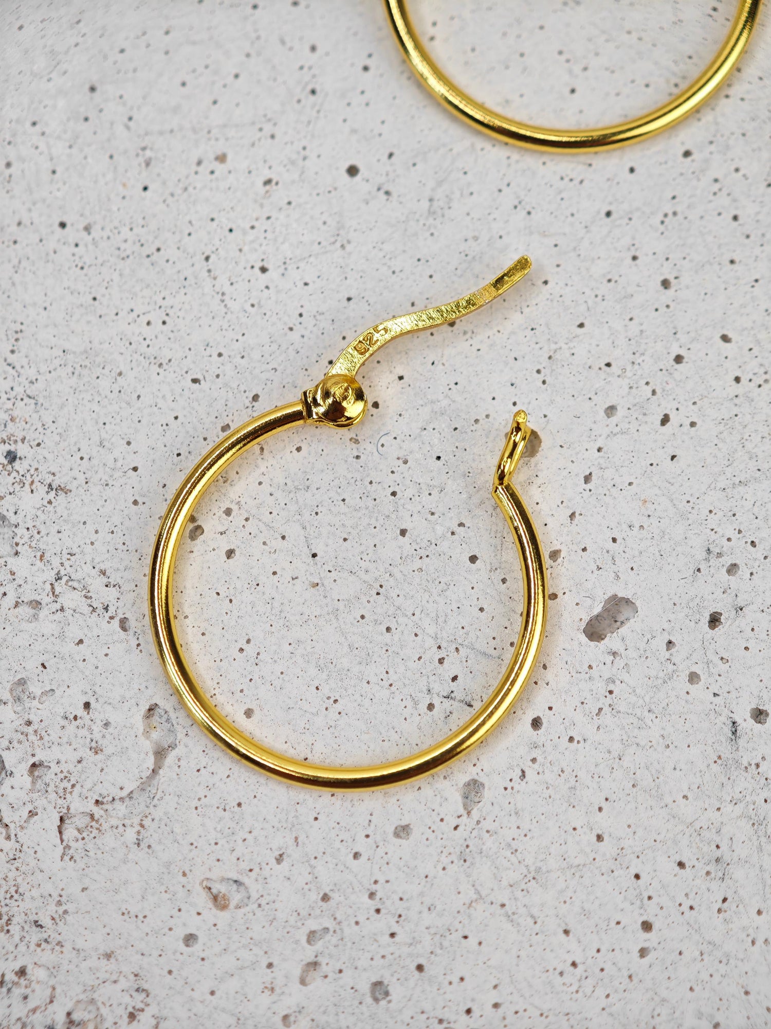 Creolen aus 925 Silber mit 14 Karat Vergoldung 20 mm, Minimalistische Creolen, Gold plated Hoops 1,2 x 20 mm
