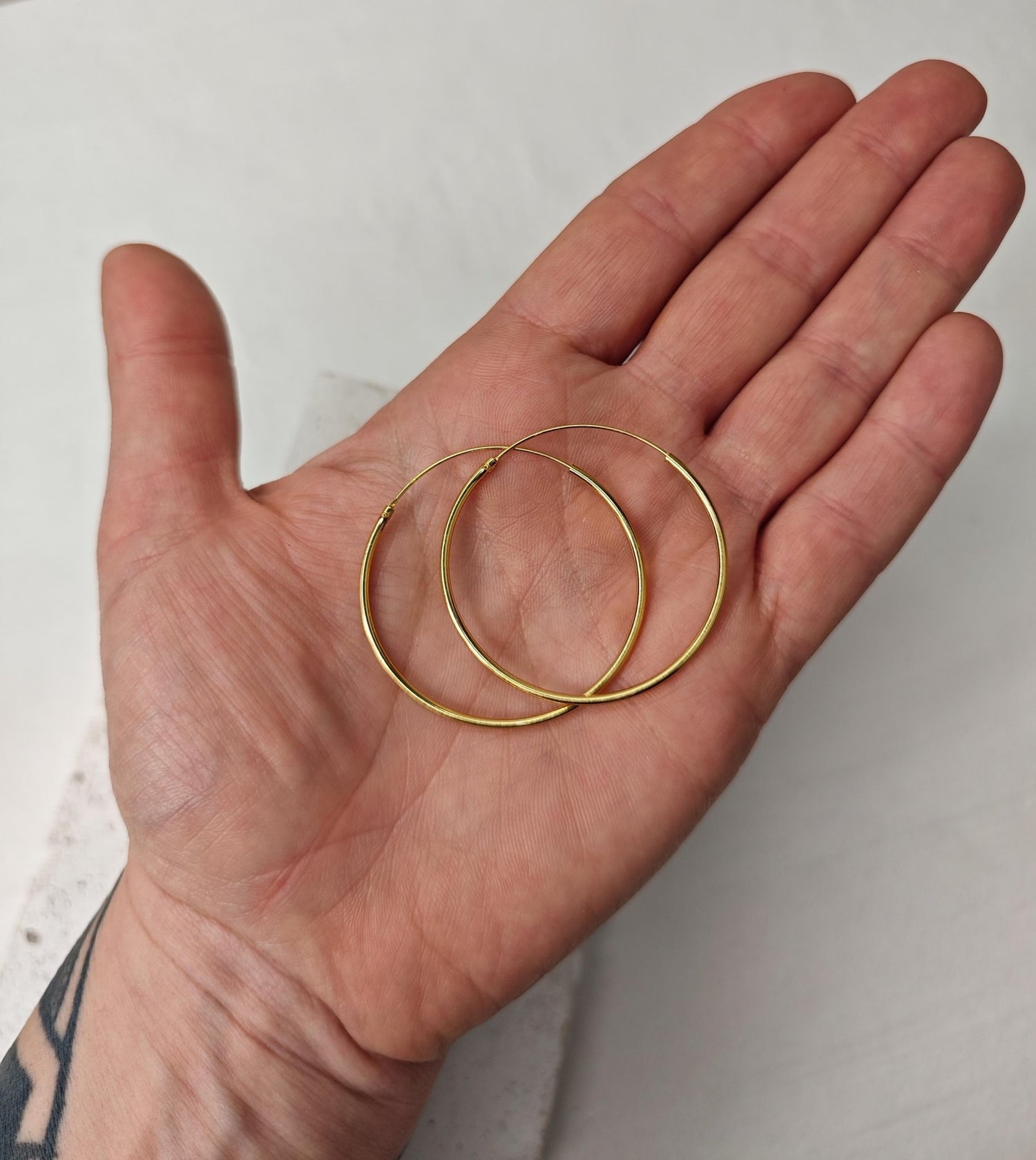 Creolen aus 925 Silber mit 14 Karat Vergoldung, vergoldete Creolen Ohrringe 1,5 x 40 mm - CocosyBerlin