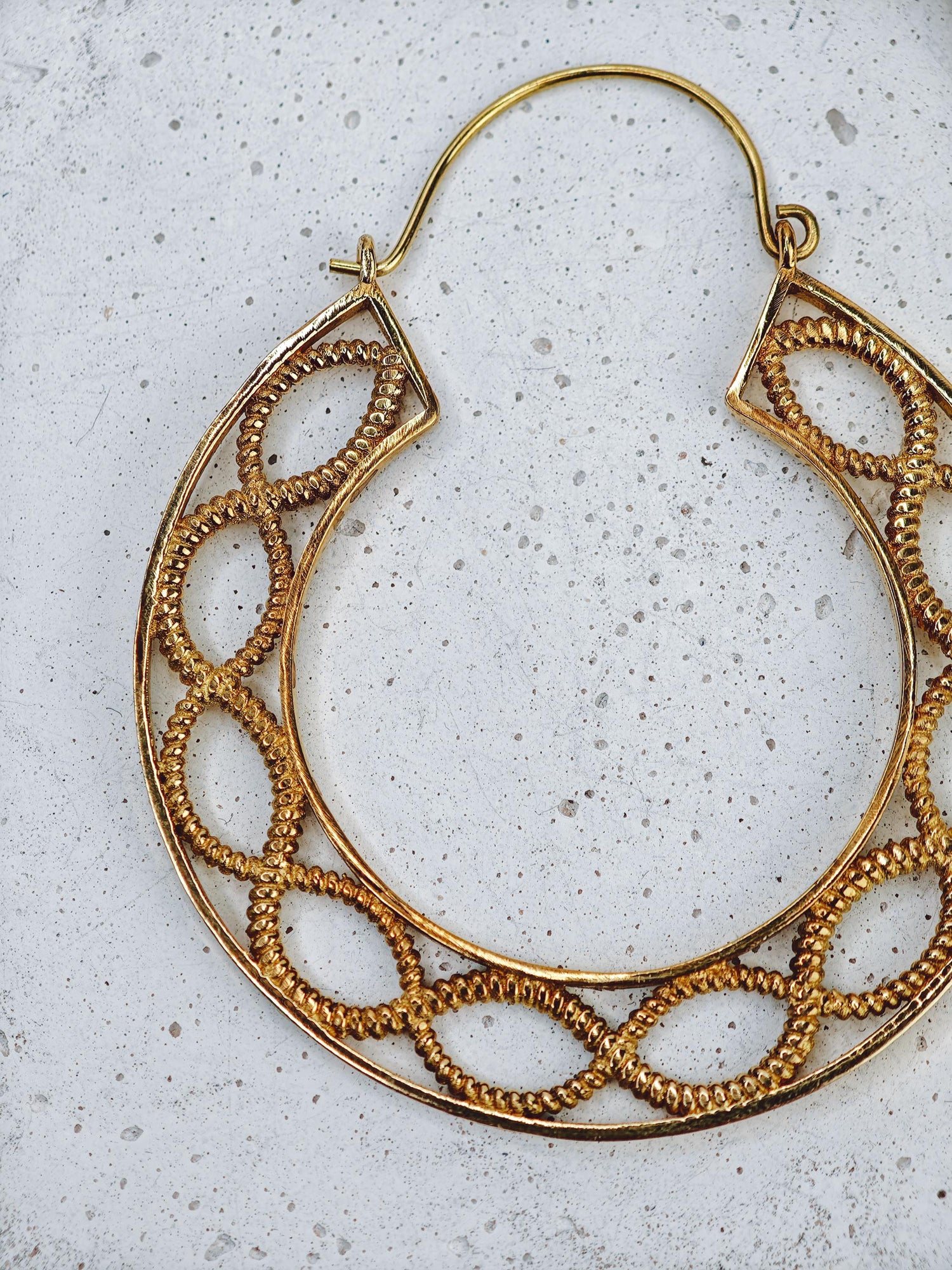 Grandes boucles d'oreilles créoles en laiton doré mandala, boucles d'oreilles indiennes en laiton, boucles d'oreilles bohème hippie