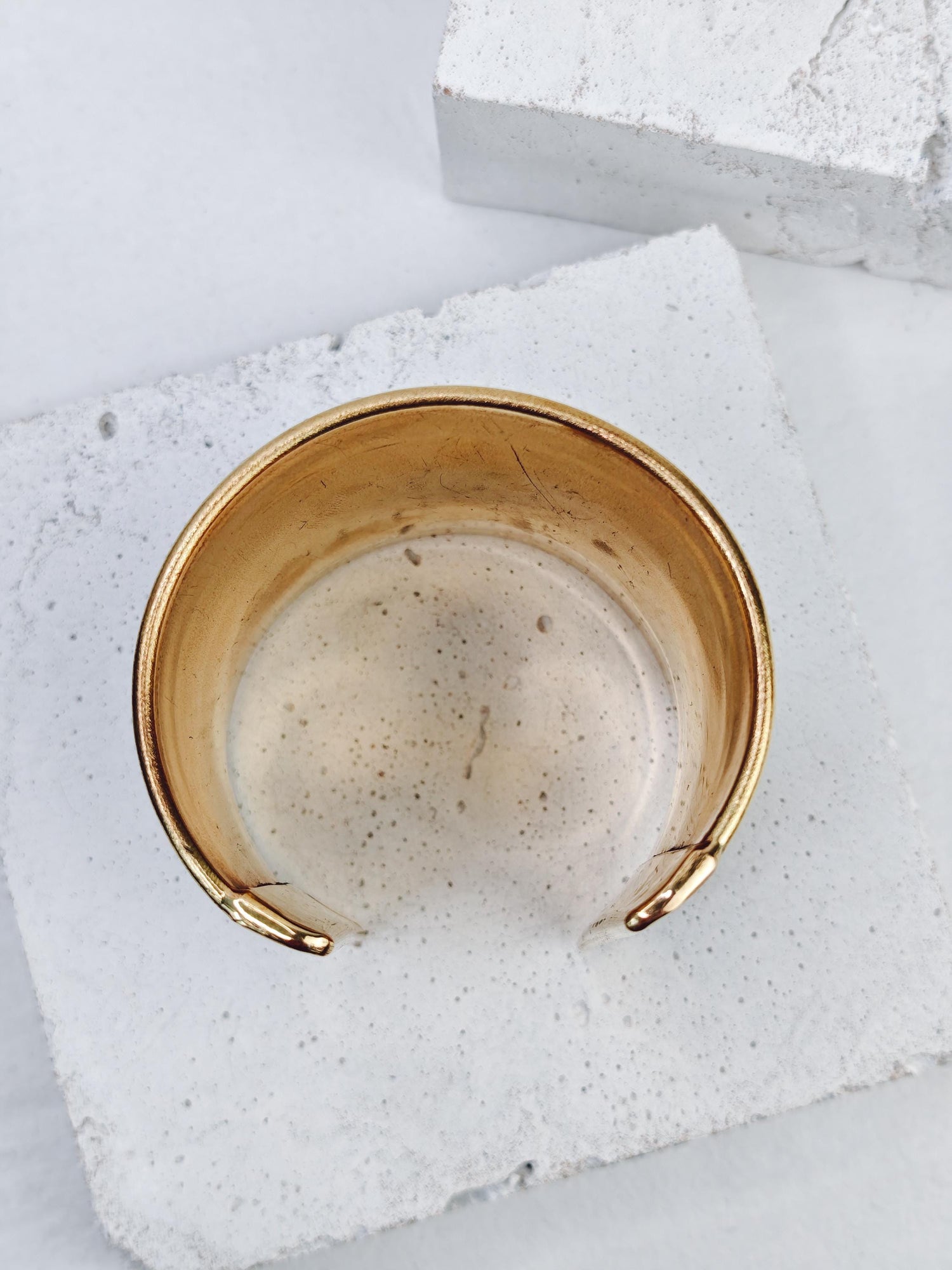 Bracelet large et épais en laiton doré, bracelet ajustable et manchette