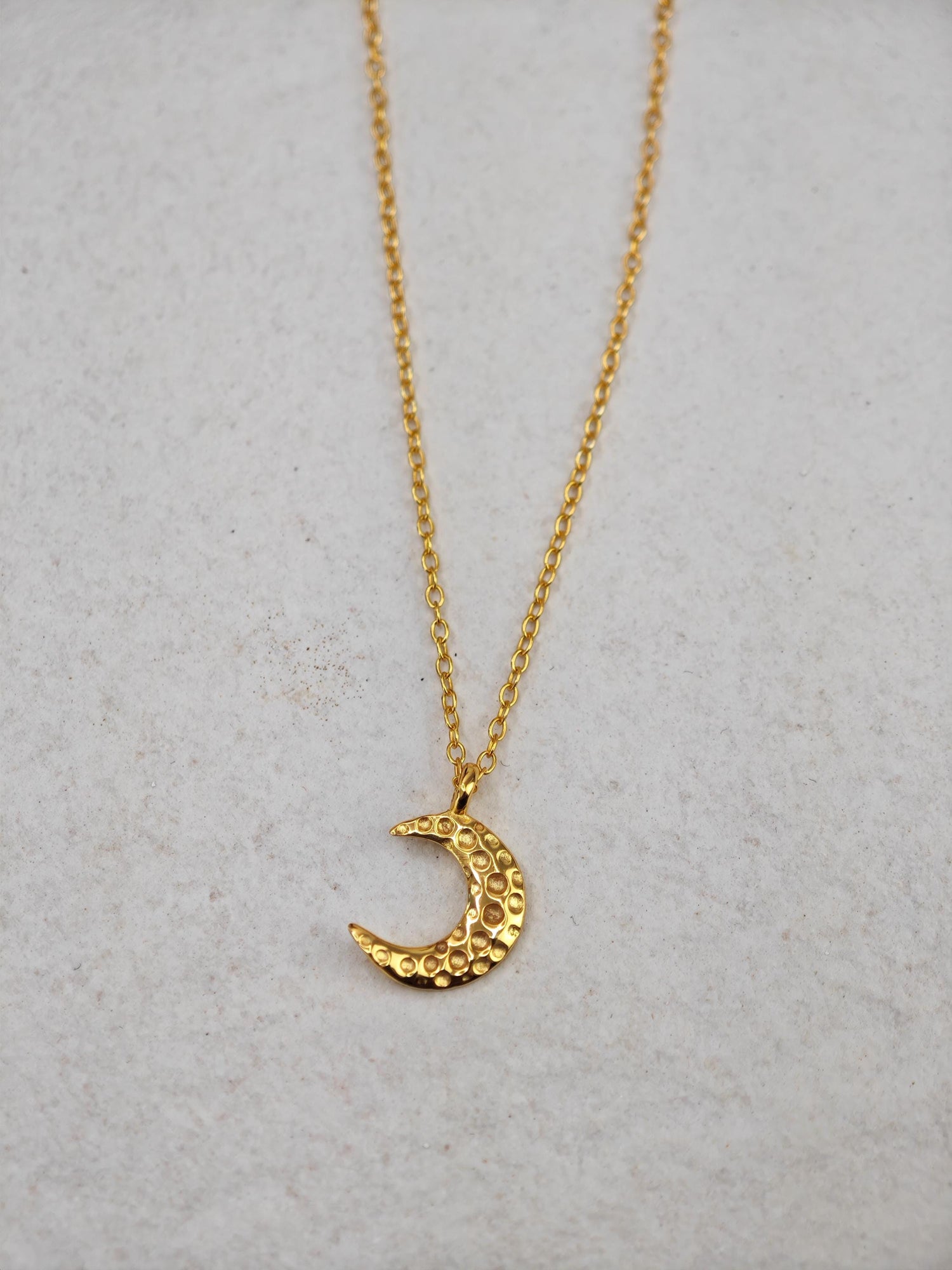 Vergoldete 925 Silber Kette mit Halbmond Kettenanhänger, Halskette und Halbmond-Anhänger 14K Gold vergoldet, Mond Halskette gold