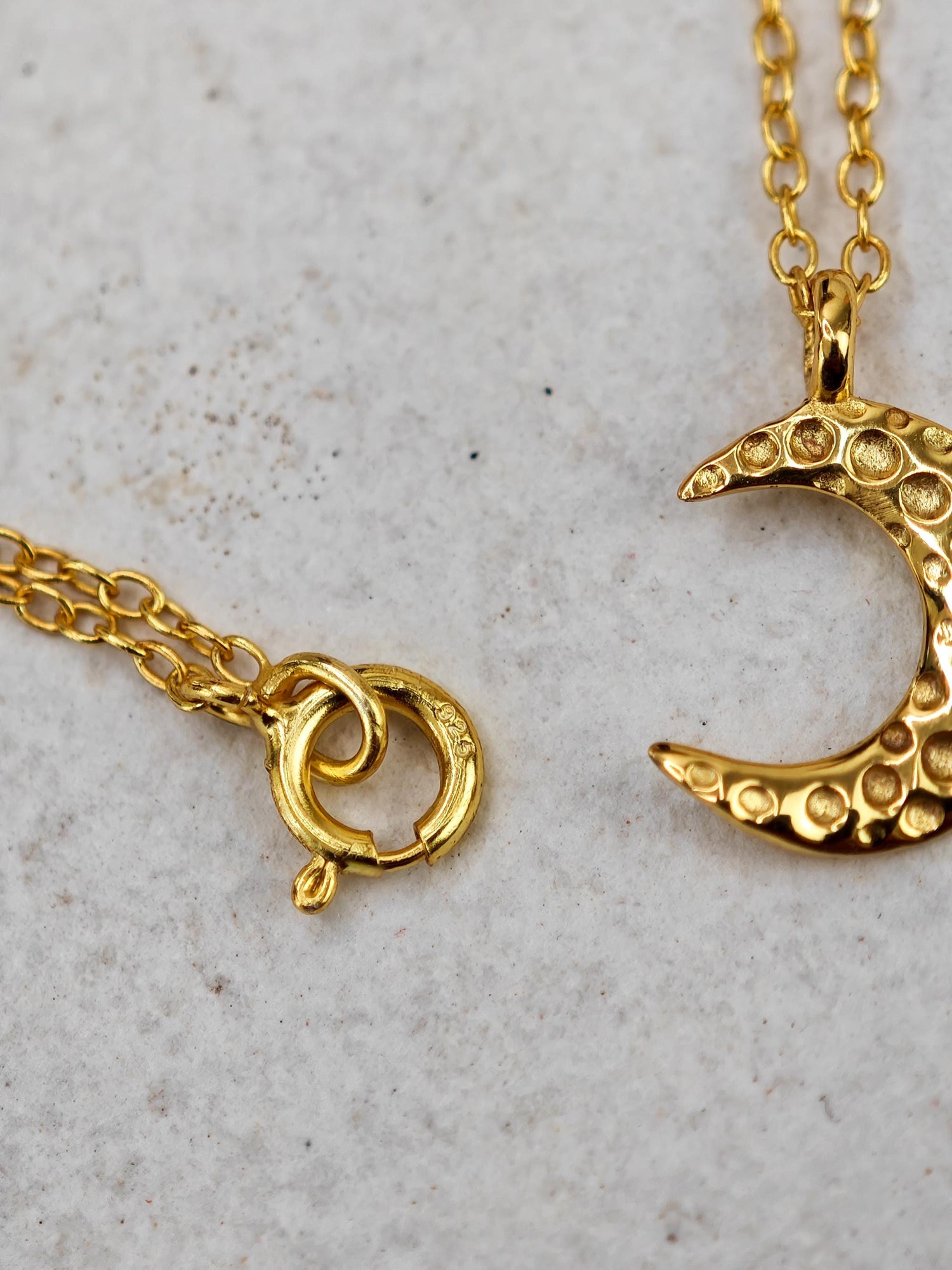 Vergoldete 925 Silber Kette mit Halbmond Kettenanhänger, Halskette und Halbmond-Anhänger 14K Gold vergoldet, Mond Halskette gold