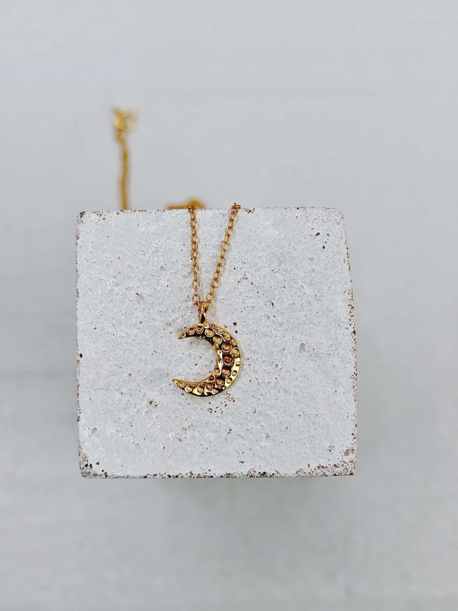 Vergoldete 925 Silber Kette mit Halbmond Kettenanhänger, Halskette und Halbmond-Anhänger 14K Gold vergoldet, Mond Halskette gold