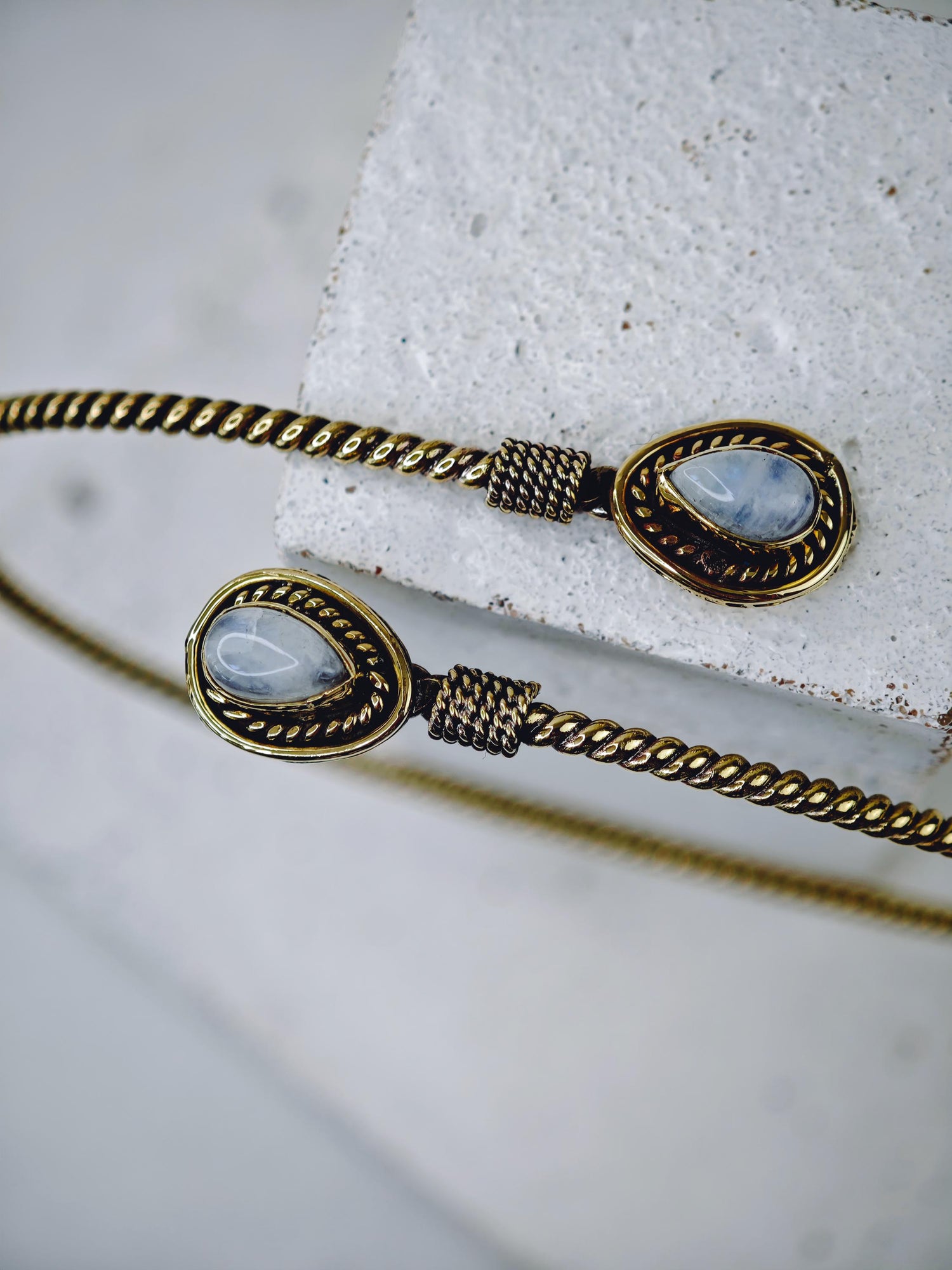 Golden adjustable upper arm bracelet, twisted, drop moonstone, upper arm bangle made of brass, simple minimalist, upper arm bracelet