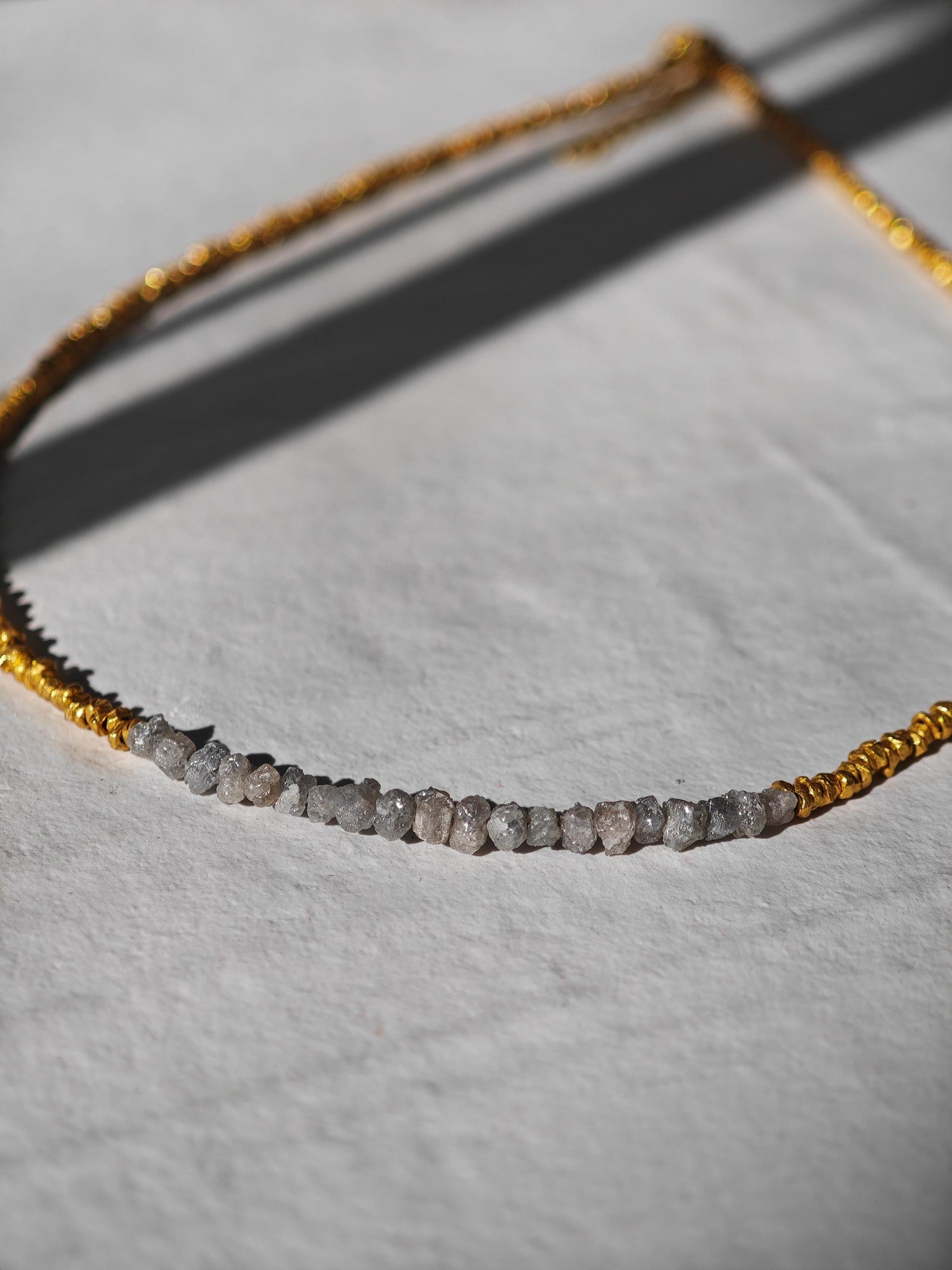 Ashes & Gold - Rohdiamant Halskette, 925 Silver 18K vergoldete Nugget Perlen, Roh Diamanten Chocker, Diamant Collier, Edelstein Halskette