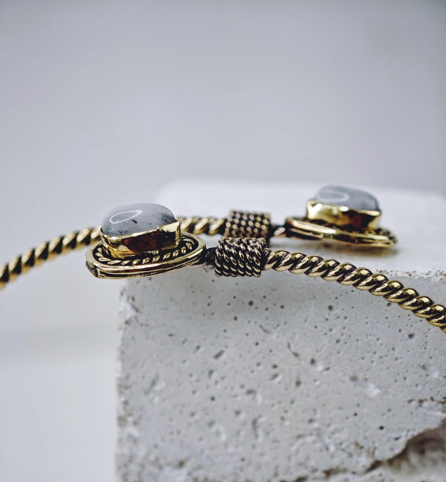 Golden adjustable upper arm bracelet, twisted, drop moonstone, upper arm bangle made of brass, simple minimalist, upper arm bracelet