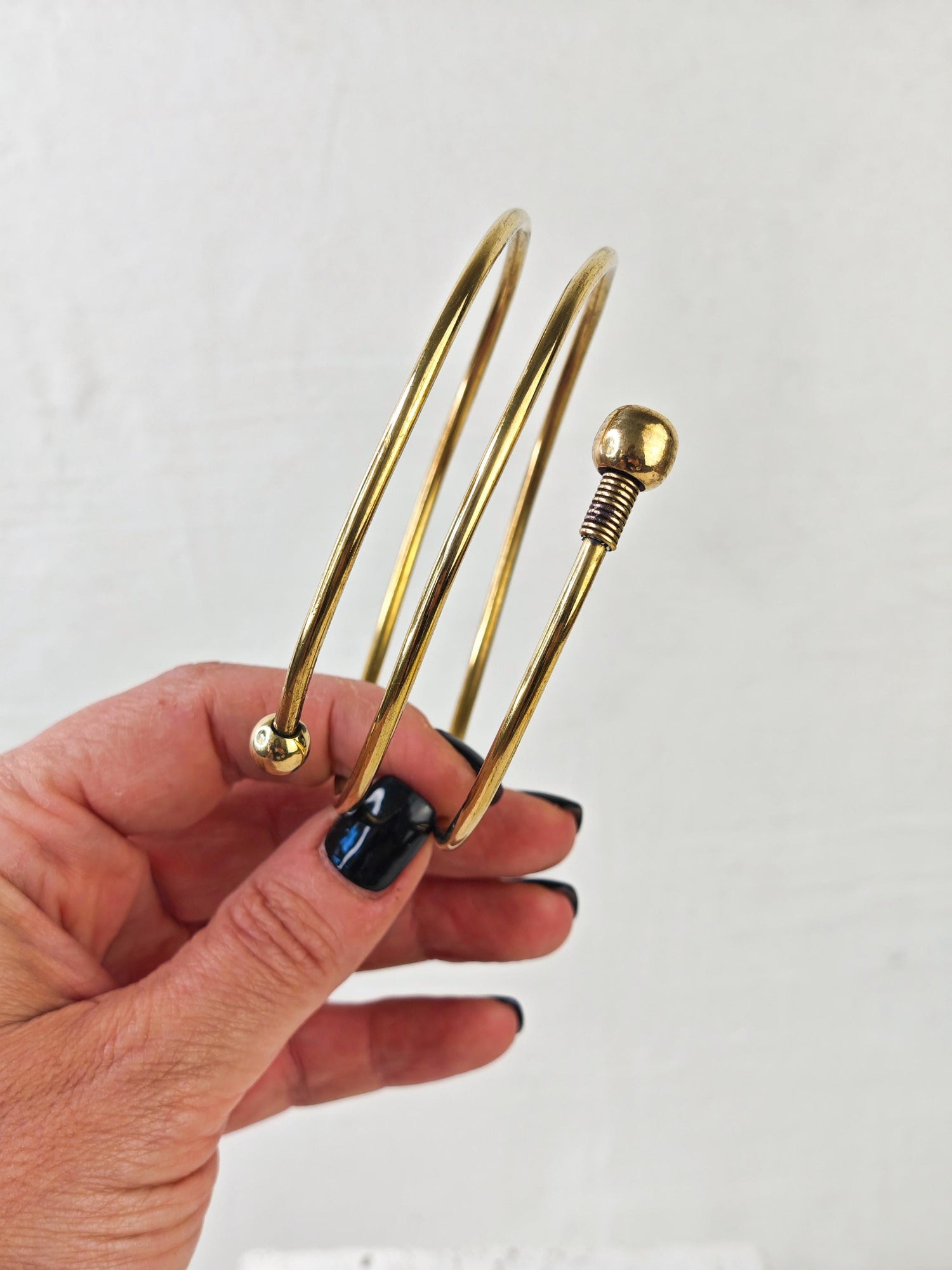 Goldener verstellbarer Oberarmreif, Spirale Oberarm Armreif aus Messing, Bali Boho Oberarmreif, Hippie Festival Oberarm Armband