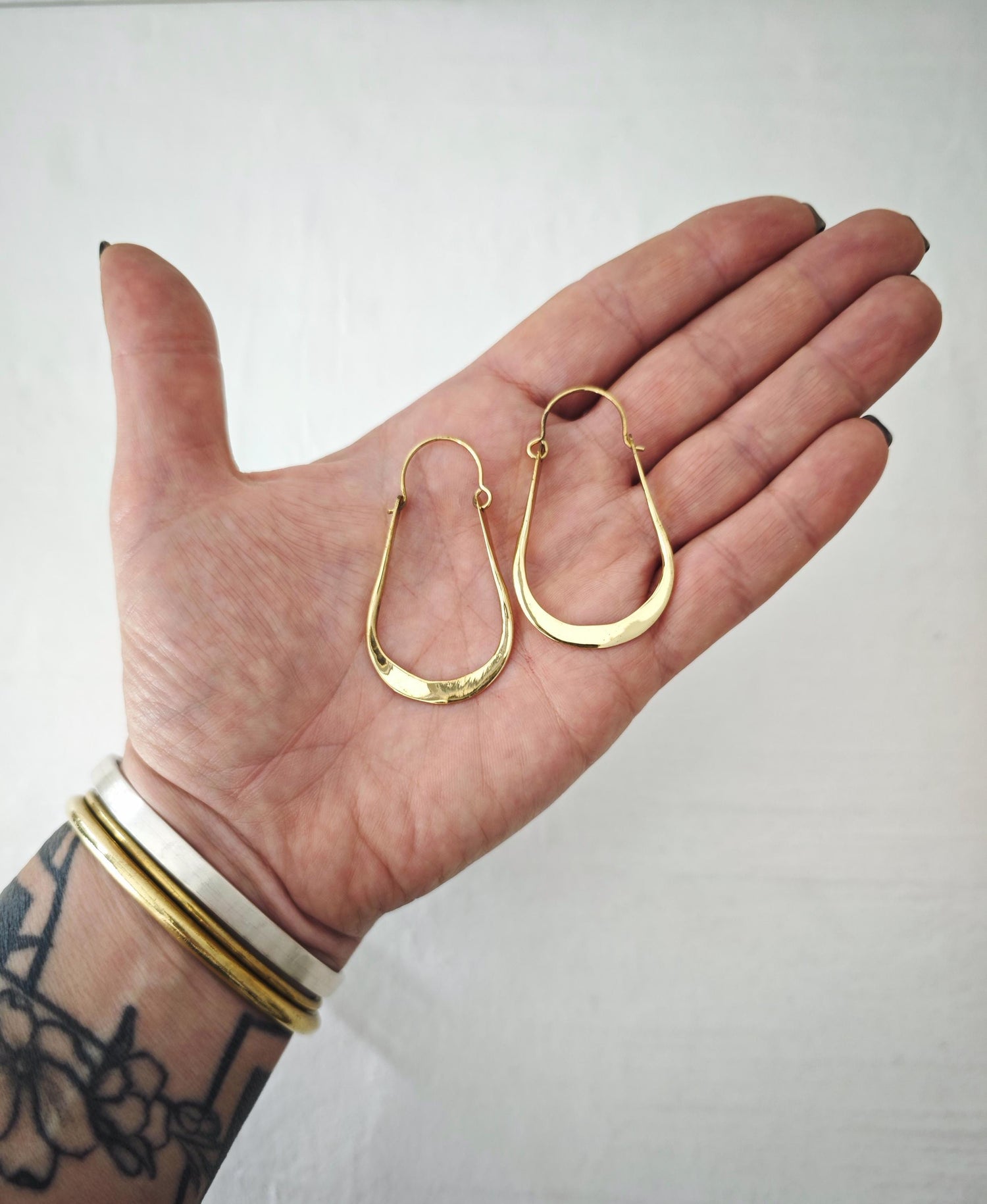 Flache ovale Messing Creolen, Lange  goldene minimalistische Ohrringe