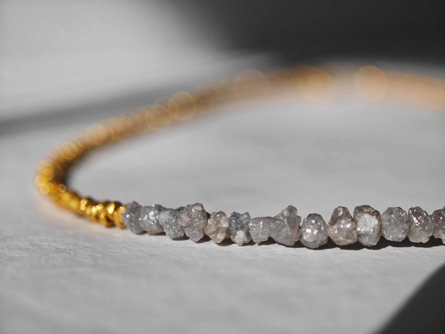 Ashes & Gold - Rohdiamant Halskette, 925 Silver 18K vergoldete Nugget Perlen, Roh Diamanten Chocker, Diamant Collier, Edelstein Halskette - CocosyBerlin