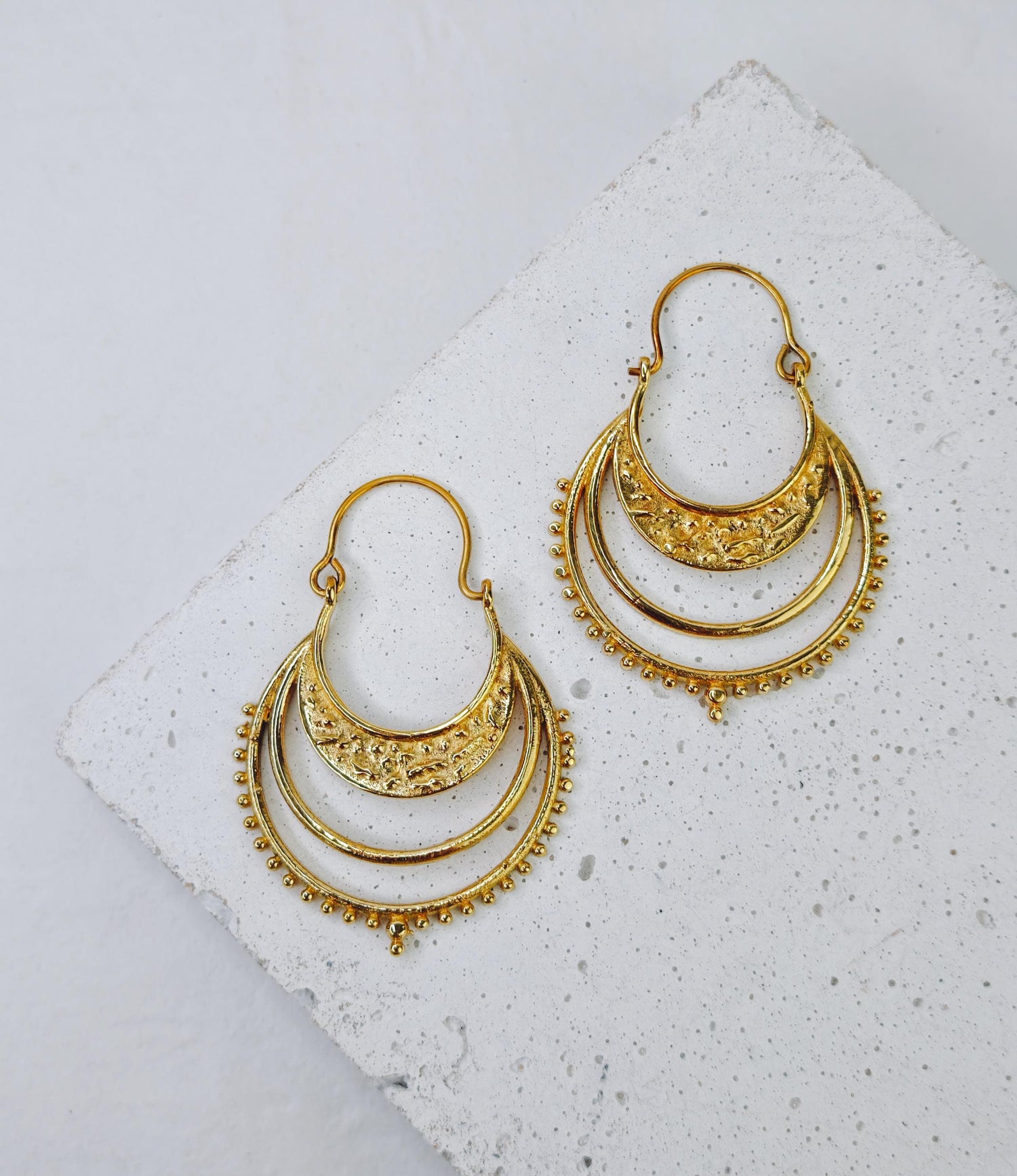 Halbmond Ohrringe Messing, Mond Ohrringe Gold, Sommerschmuck