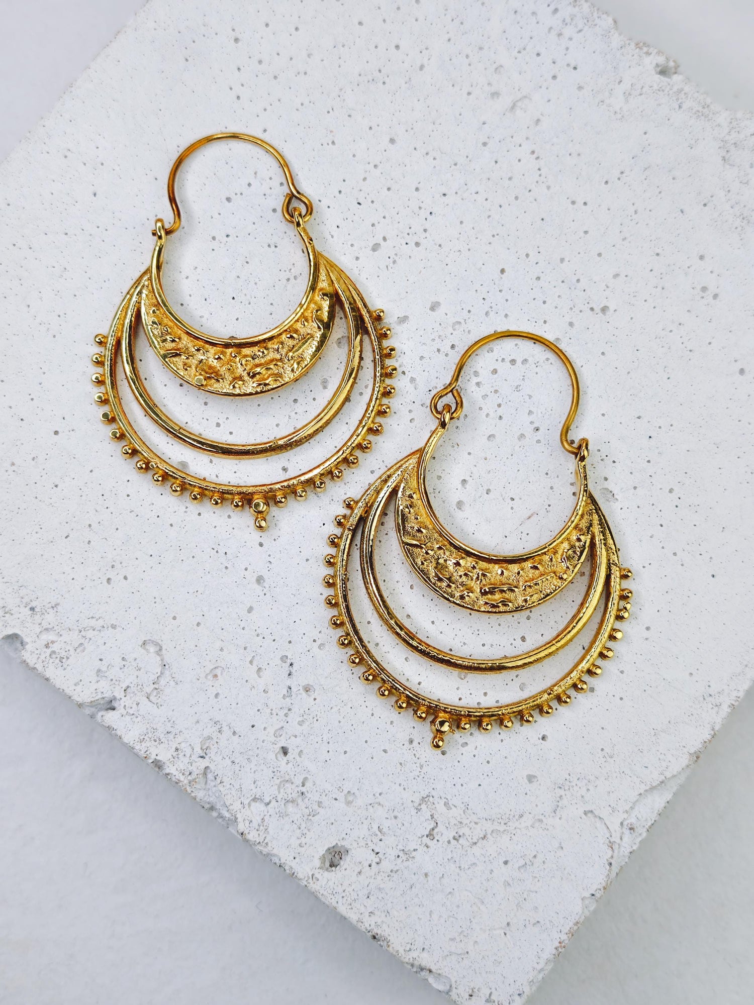 Halbmond Ohrringe Messing, Mond Ohrringe Gold, Sommerschmuck