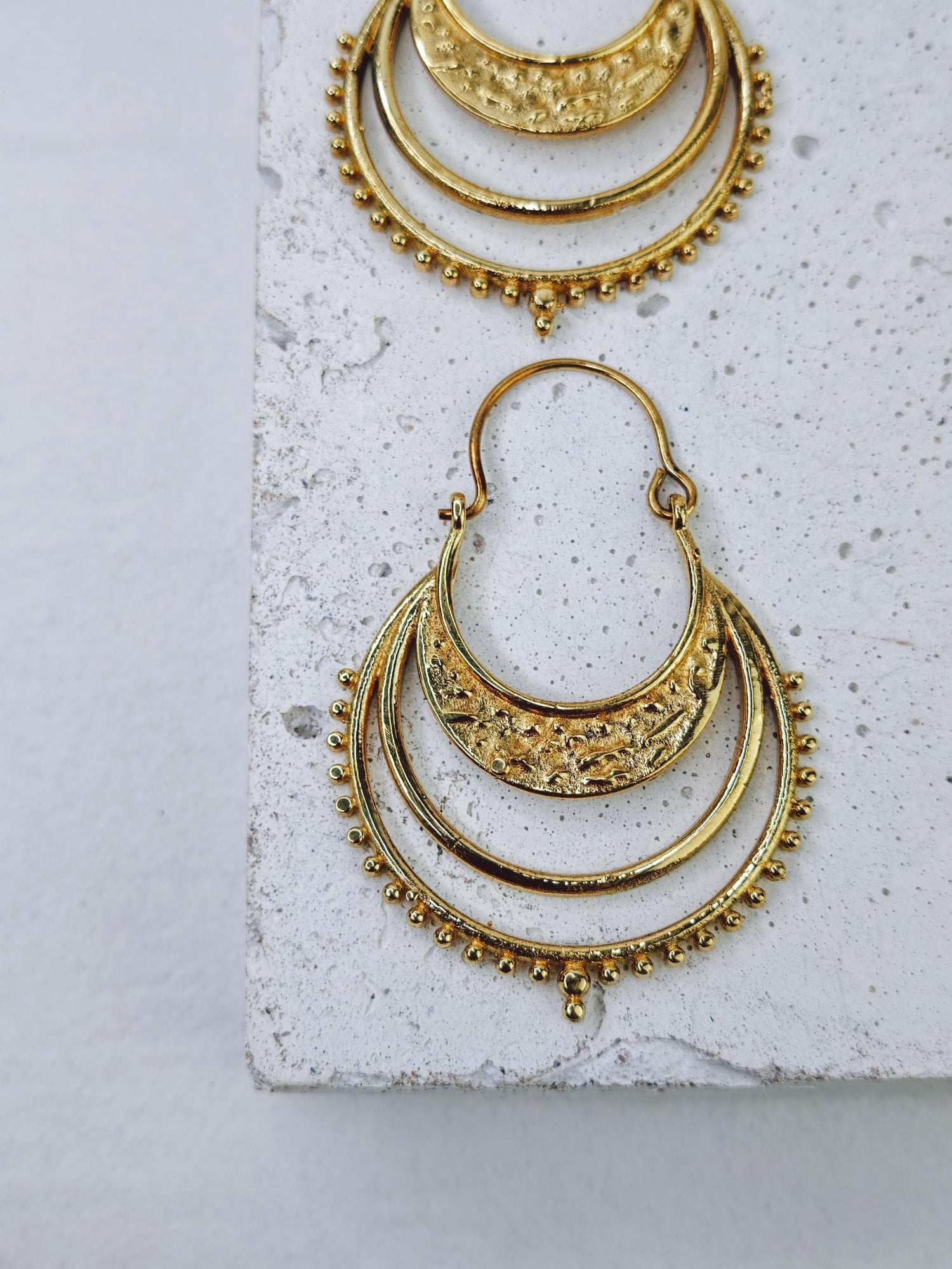 Halbmond Ohrringe Messing, Mond Ohrringe Gold, Sommerschmuck