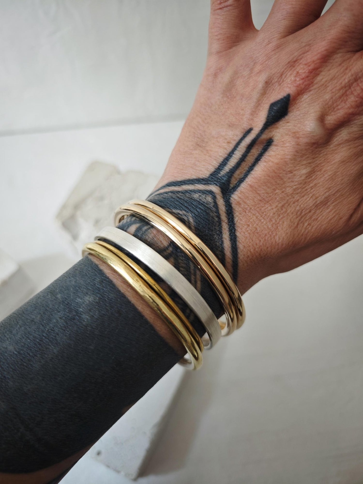 Massiver Messing Armreif, Statement schwerer breiter Armreif, Tribal Armreif, Festival Schmuck - CocosyBerlin