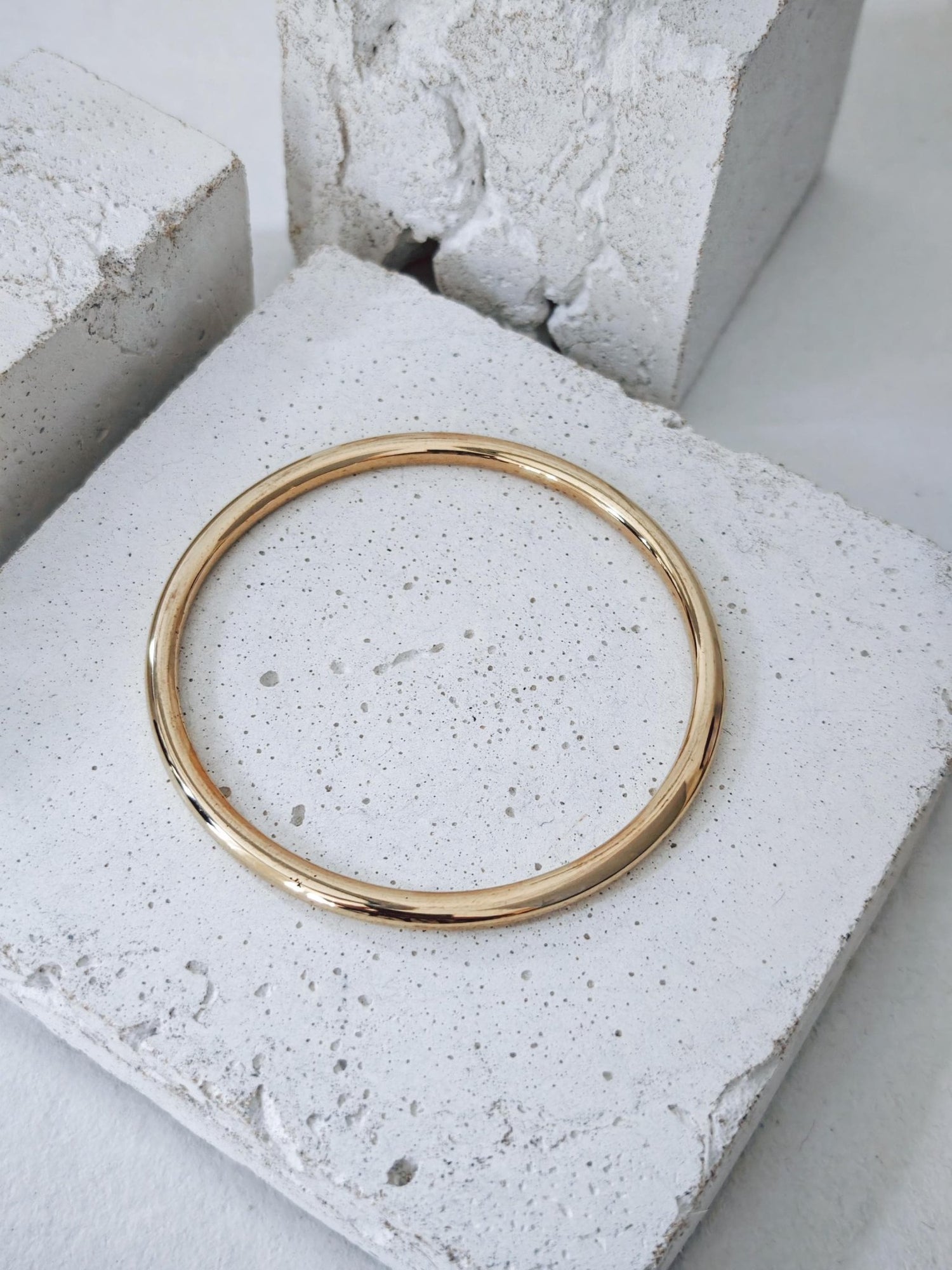 Massiver Messing Armreif, Statement schwerer breiter Armreif, Tribal Armreif, Festival Schmuck - CocosyBerlin