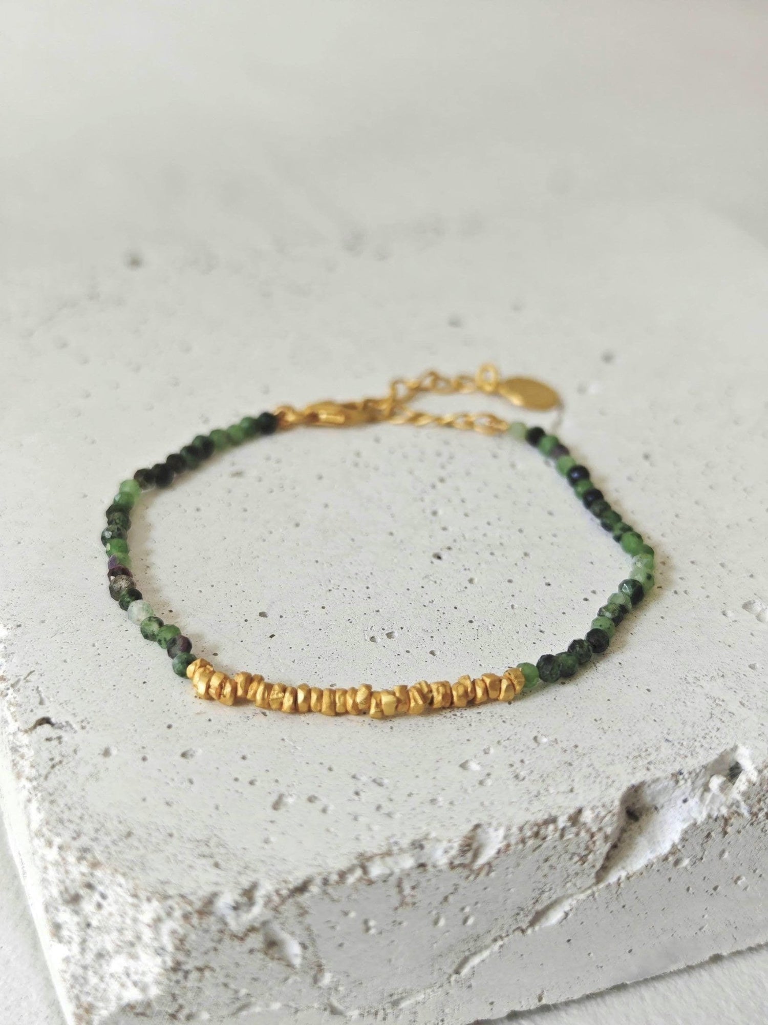 Perlenarmband handgemacht 925 Silber vergoldet und Rubin - Zoisit Edelsteinen, Boho Armband mit Perlen - CocosyBerlin