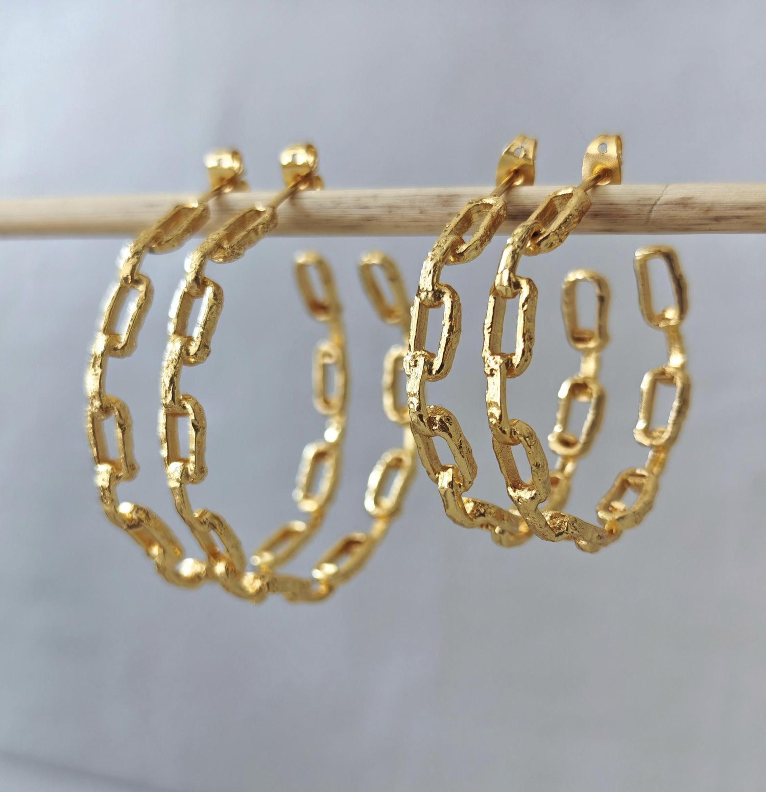 goldene Chunky Statement Kettenglieder Creolen mit 18K Vergoldung Statement Link Chain Ohrringe, 35mm oder 45mm groß