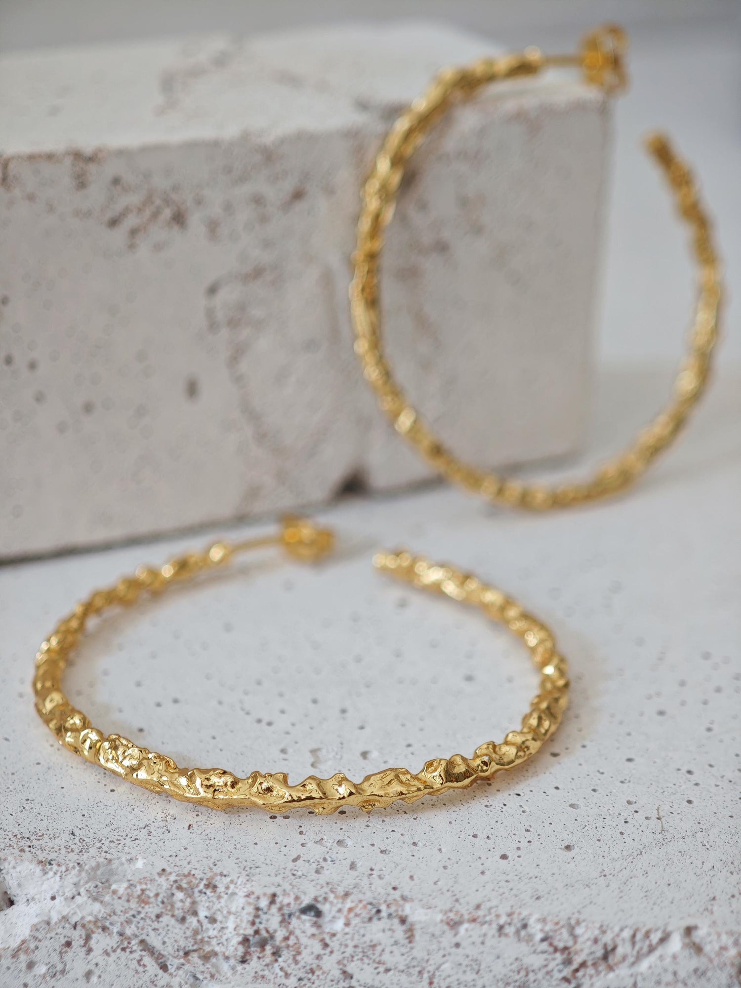 18 Karat vergoldete strukturierte Statement Chunky Creolen – Vergoldete Ohrringe Handgefertigt in 25mm, 40mm oder 55mm