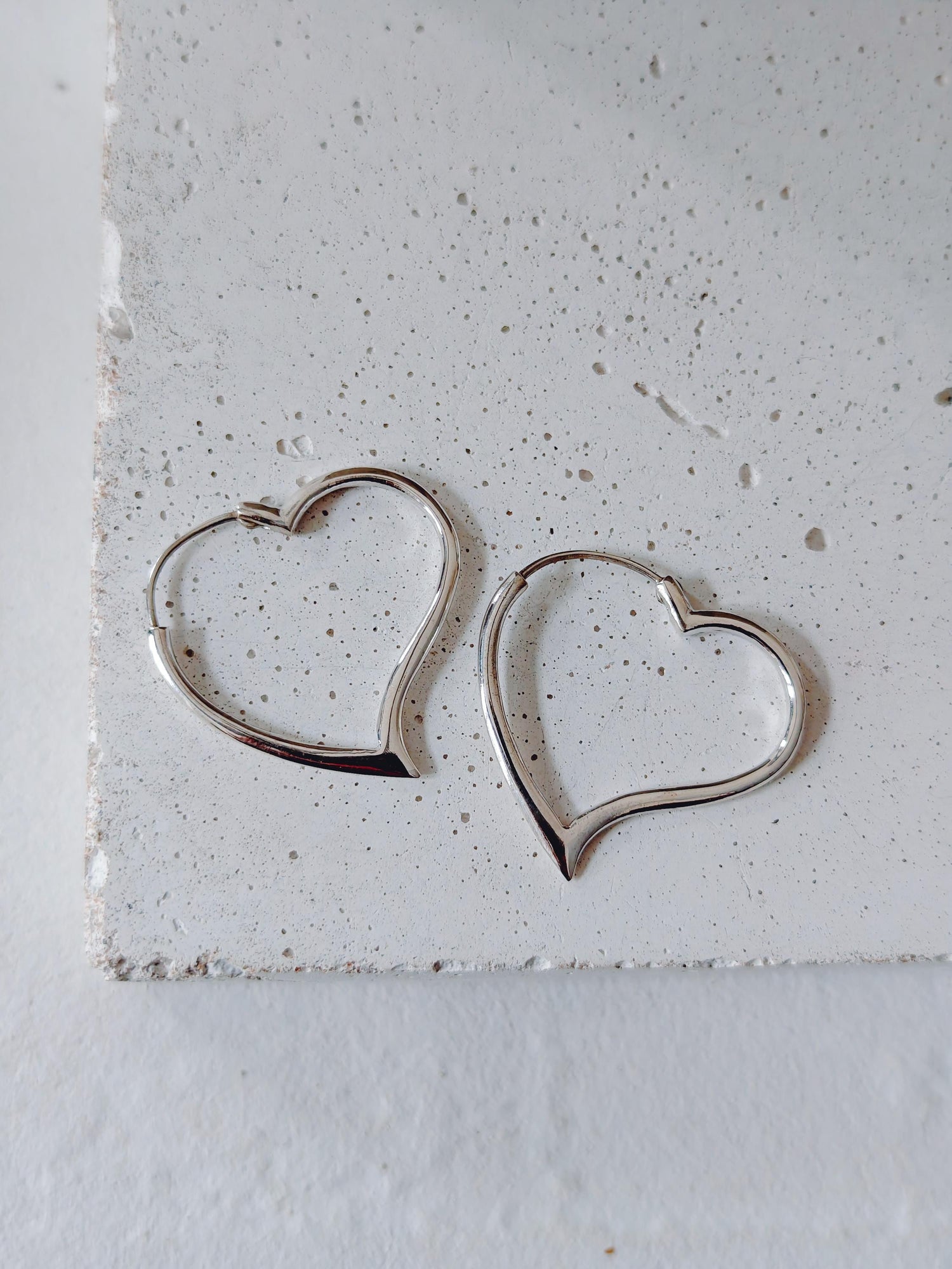 Heart earrings made of 925 silver, handmade, minimalist heart-shaped earrings