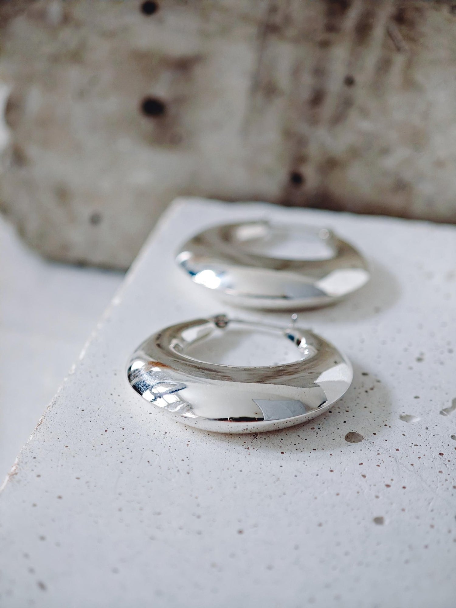 Chunky Halbmond Creolen aus 925 Silber, Minimalistische Statement Ohrringe 30mm - CocosyBerlin