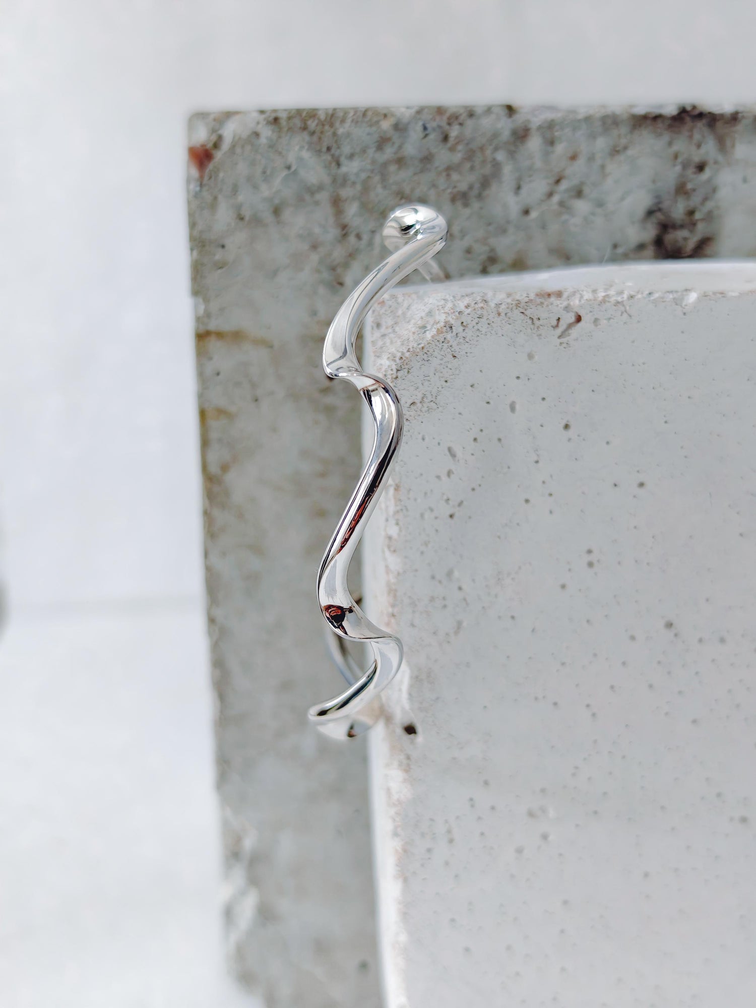 Wellen Armreif verstellbar aus 925 Silber, offener Armreif minimalistisch organisch