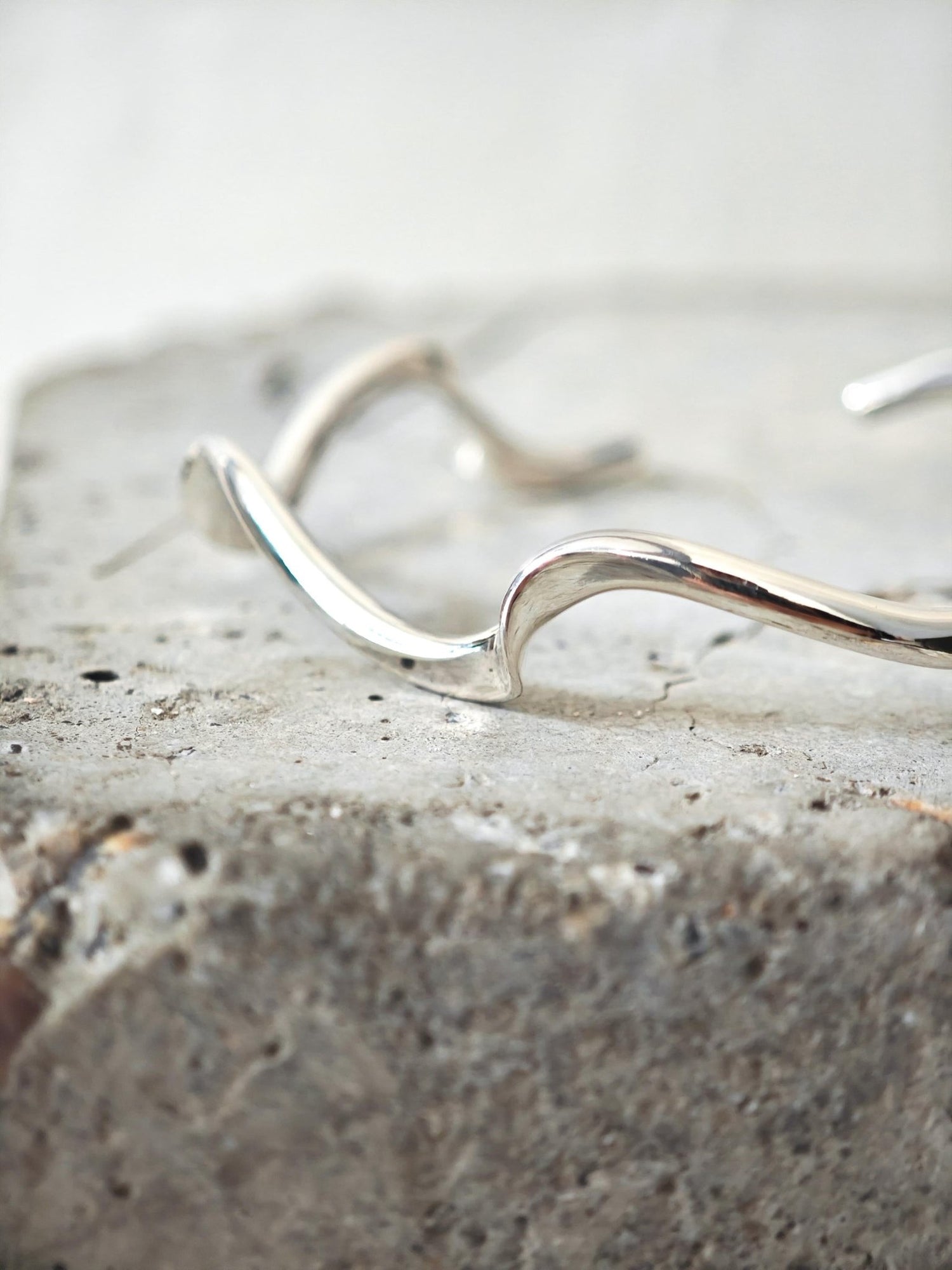 Wellen Armreif verstellbar aus 925 Silber, offener Armreif minimalistisch organisch - CocosyBerlin