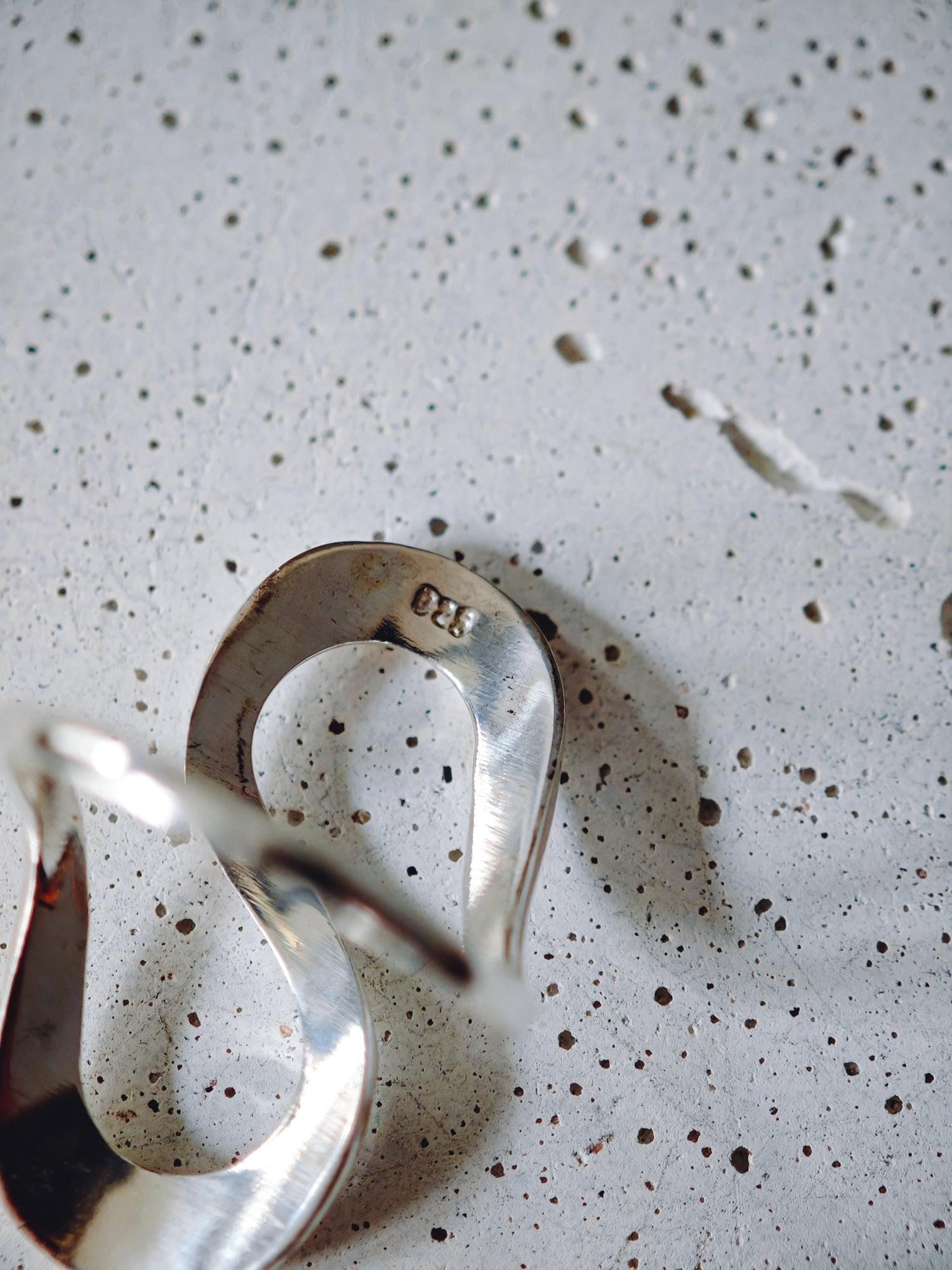 Organischer minimalistischer Wellen Ring aus 925 Silber, Handarbeit - CocosyBerlin