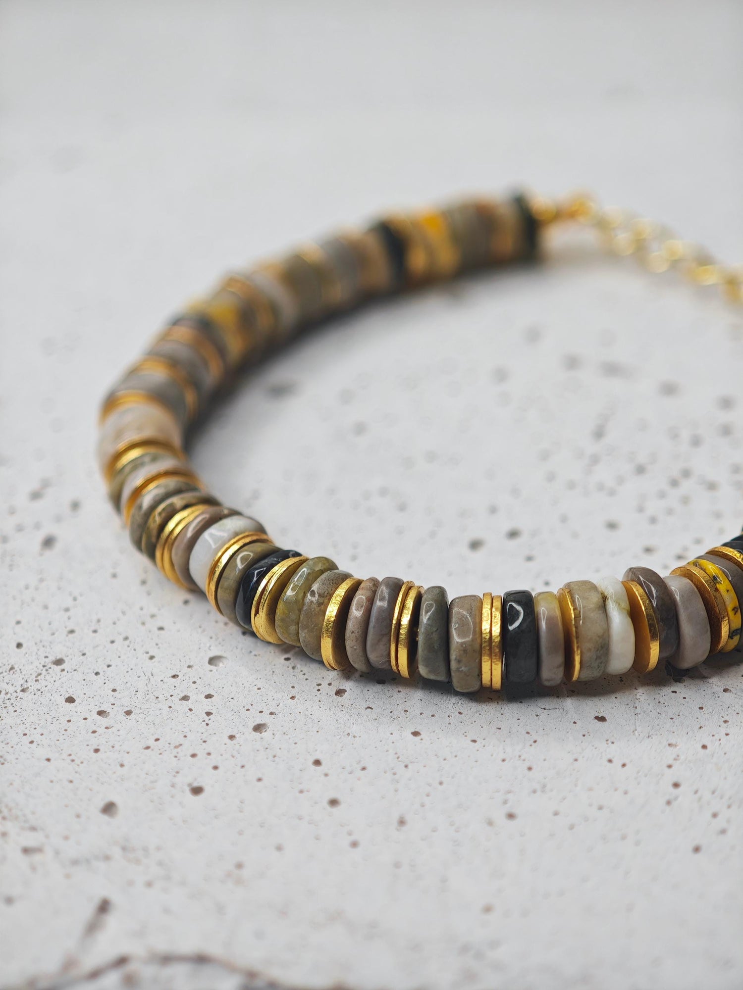 Sun in the Desert - handmade agate bracelet with 18K gold-plated brass beads – inspired by the desert