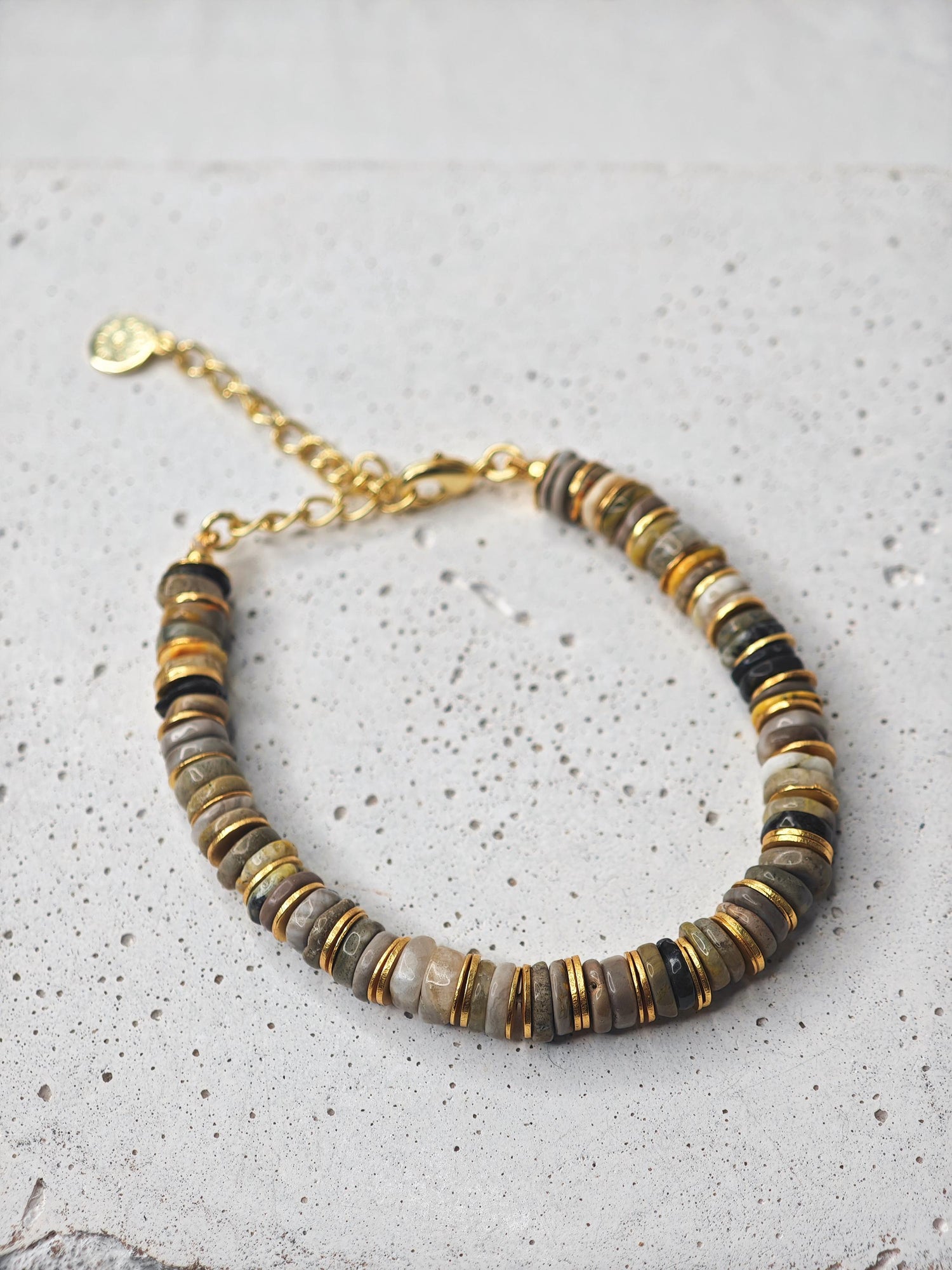 Sun in the Desert - handmade agate bracelet with 18K gold-plated brass beads – inspired by the desert