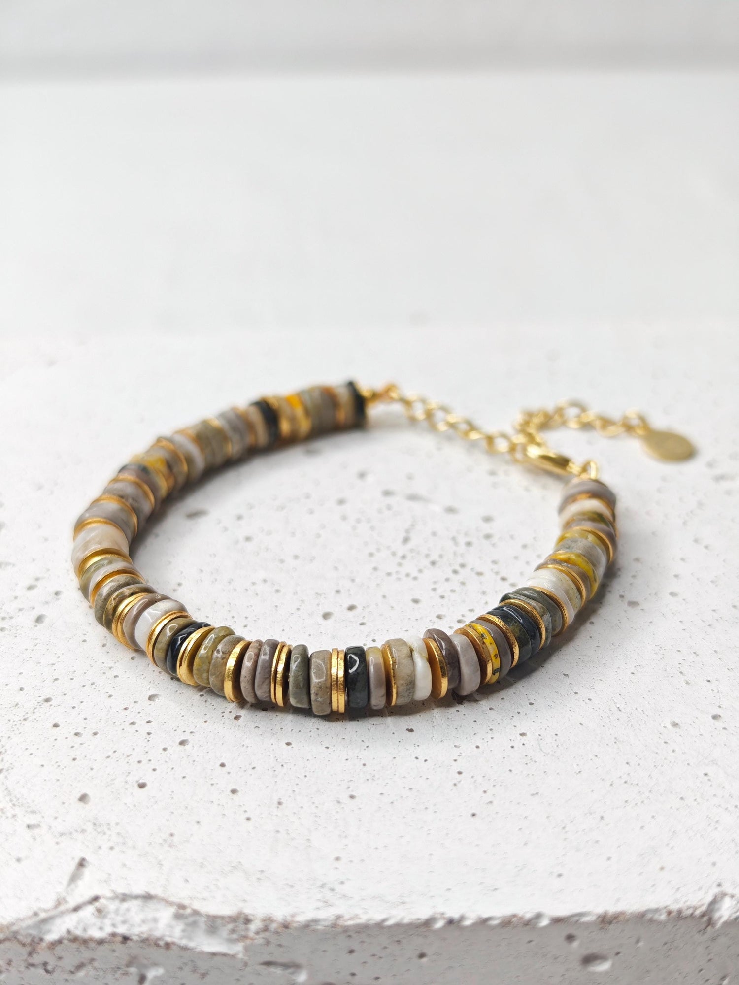Sun in the Desert - handmade agate bracelet with 18K gold-plated brass beads – inspired by the desert