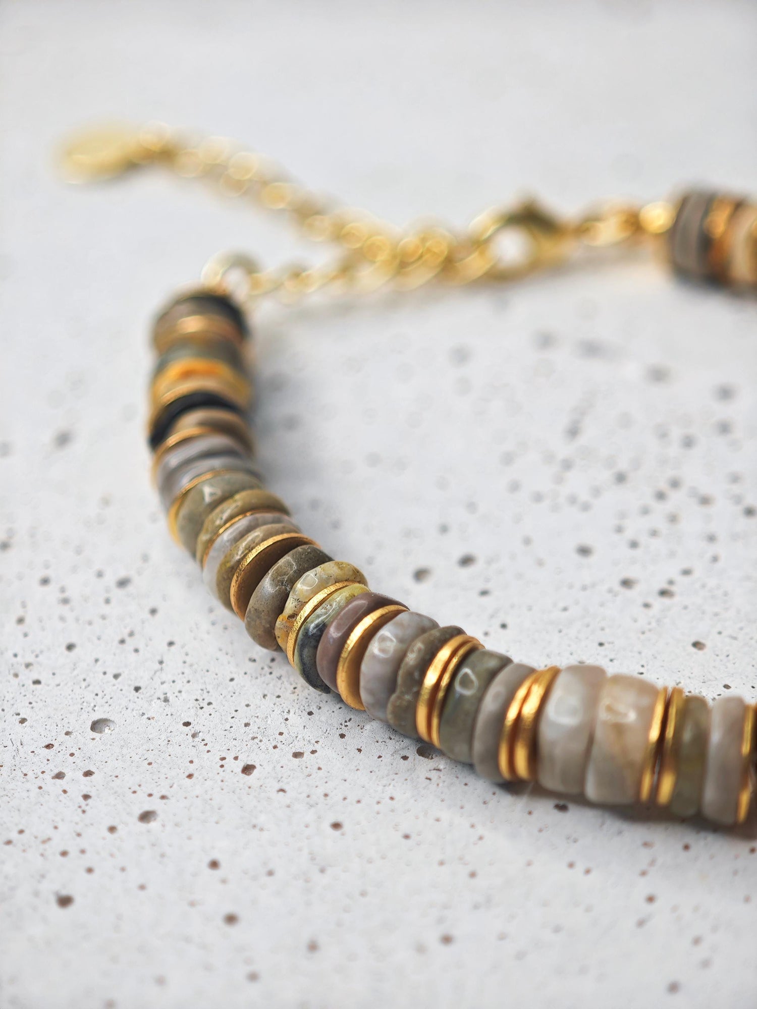 Sun in the Desert - handmade agate bracelet with 18K gold-plated brass beads – inspired by the desert