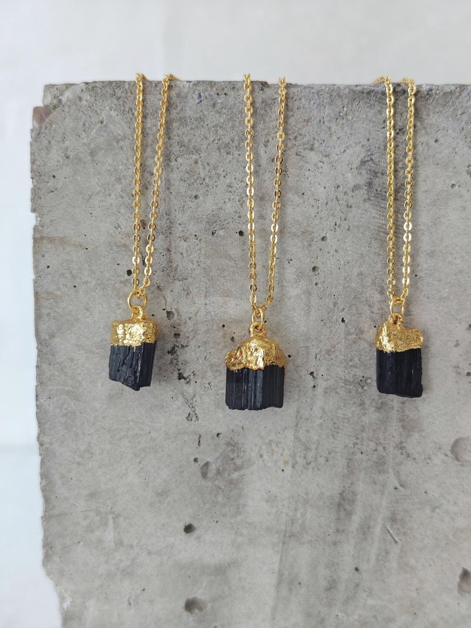 goldene Halskette mit Turmalin Anhänger 18K Vergoldung, handgemachte Edelstein Halskette - CocosyBerlin