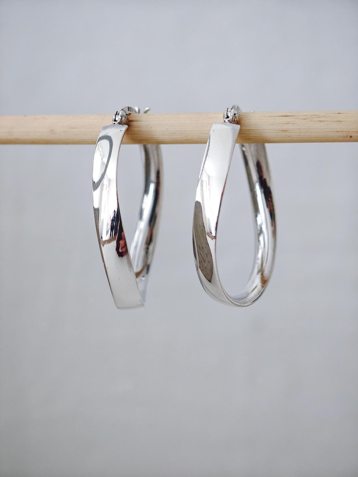Flat oval twisted hoop earrings made of 925 silver, wide curved and twisted earrings