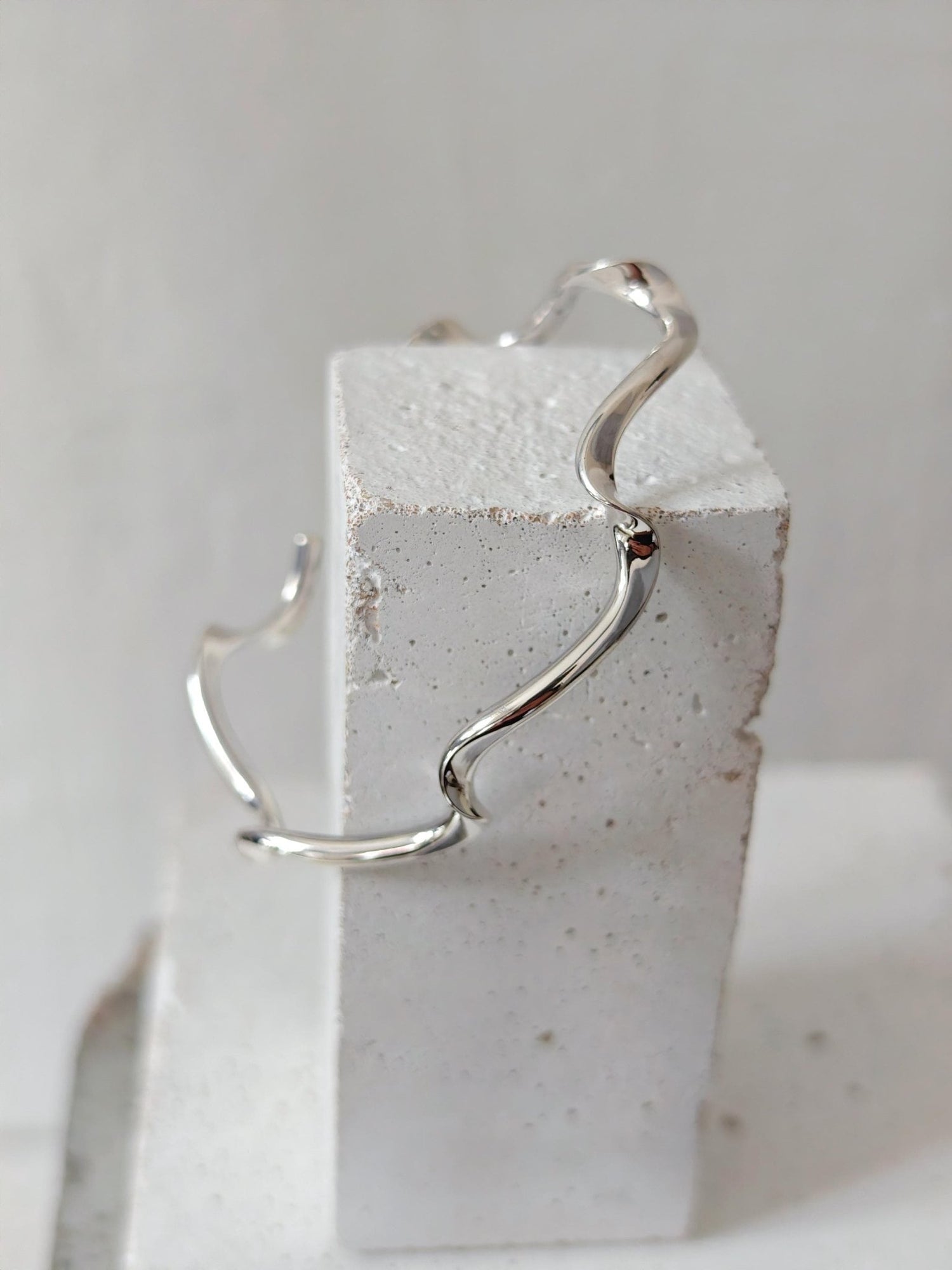 Wellen Armreif verstellbar aus 925 Silber, offener Armreif minimalistisch organisch - CocosyBerlin